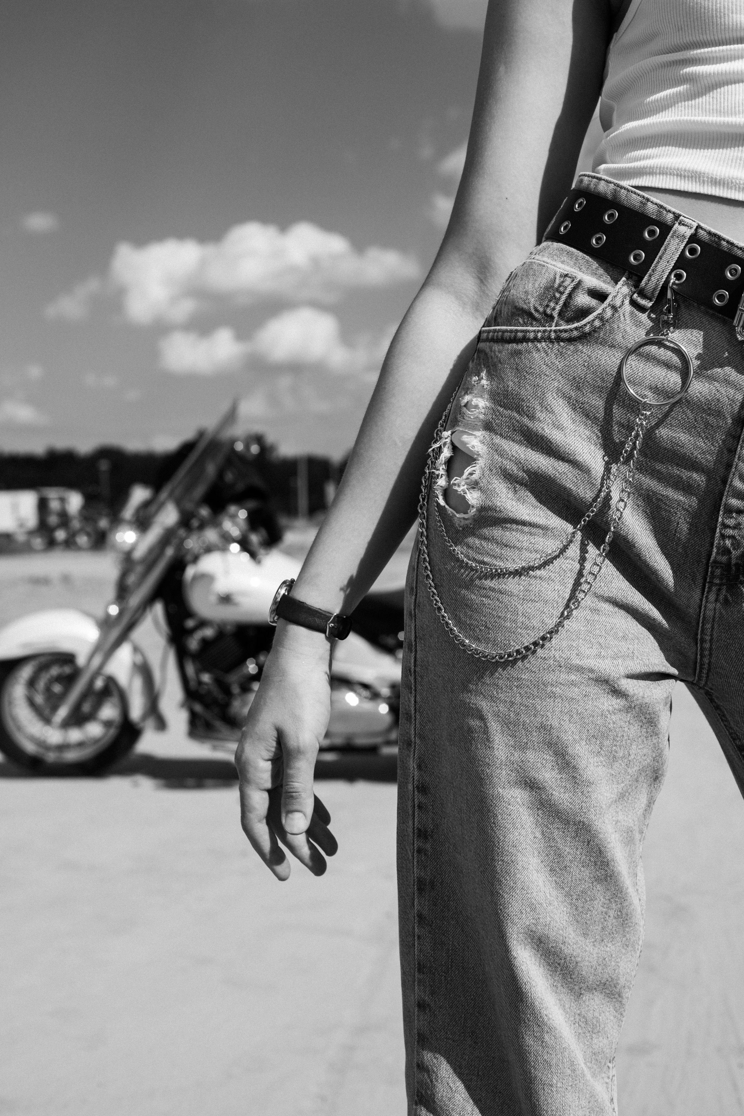 С мотоциклом. Фотограф в Тюмени Даша Михнова. Портреты, фотопроекты, фотодни