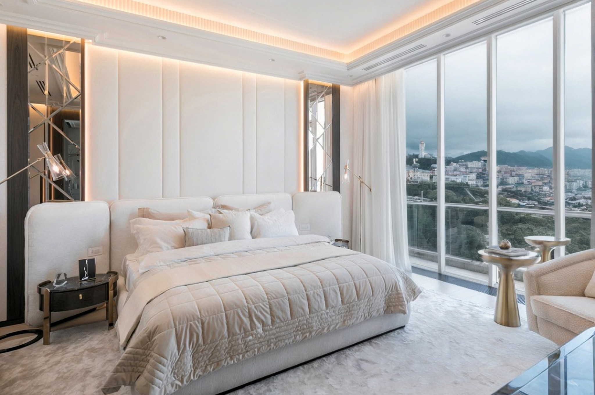 Светлая спальня с панорамными окнами и видом на горы — современный интерьер Валерии Котович