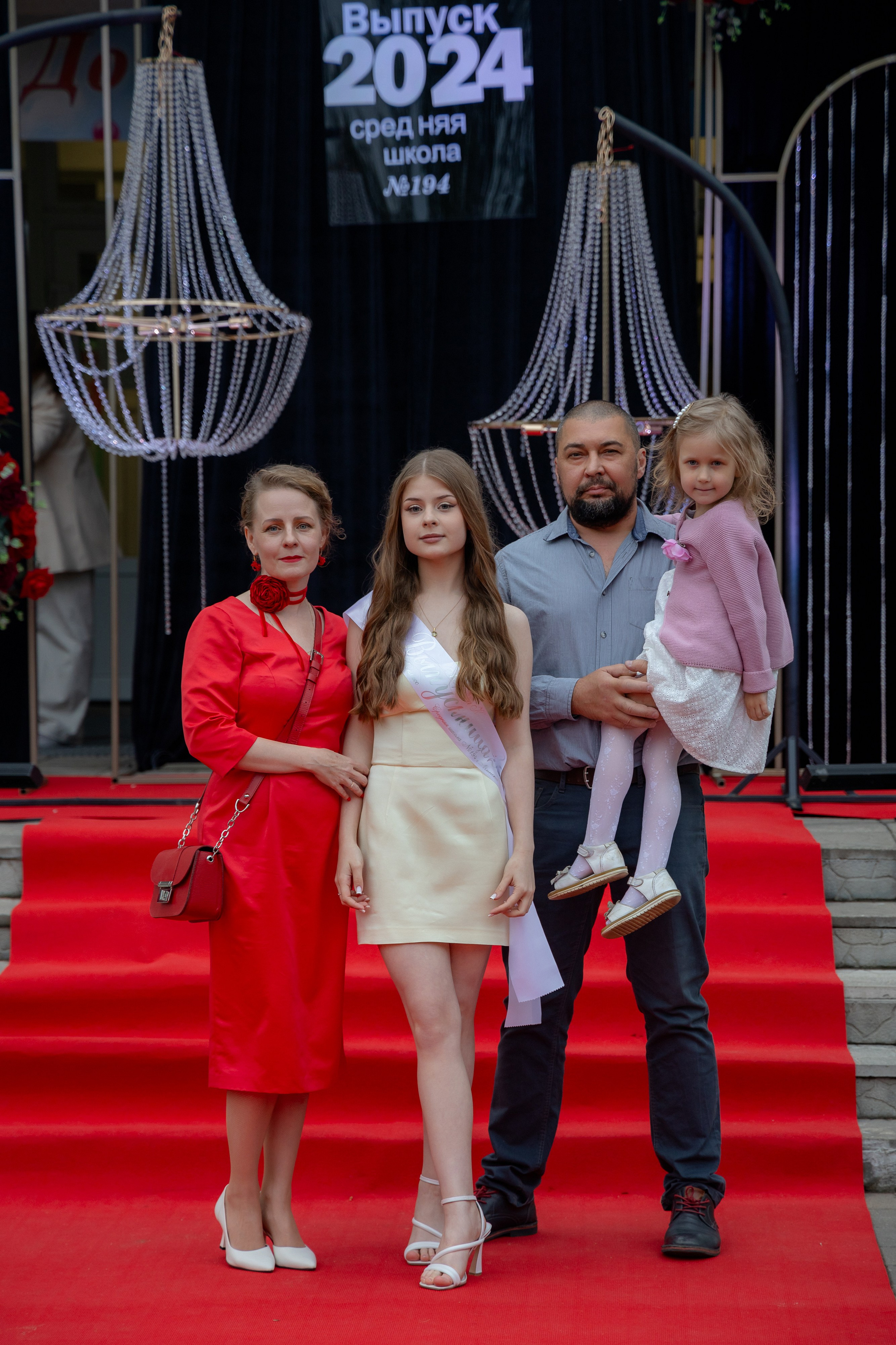 Школьный выпускной 2024 год в Соколе (Минск). Свадебный фотограф в Минске/Беларуси Сергей Спиридонов