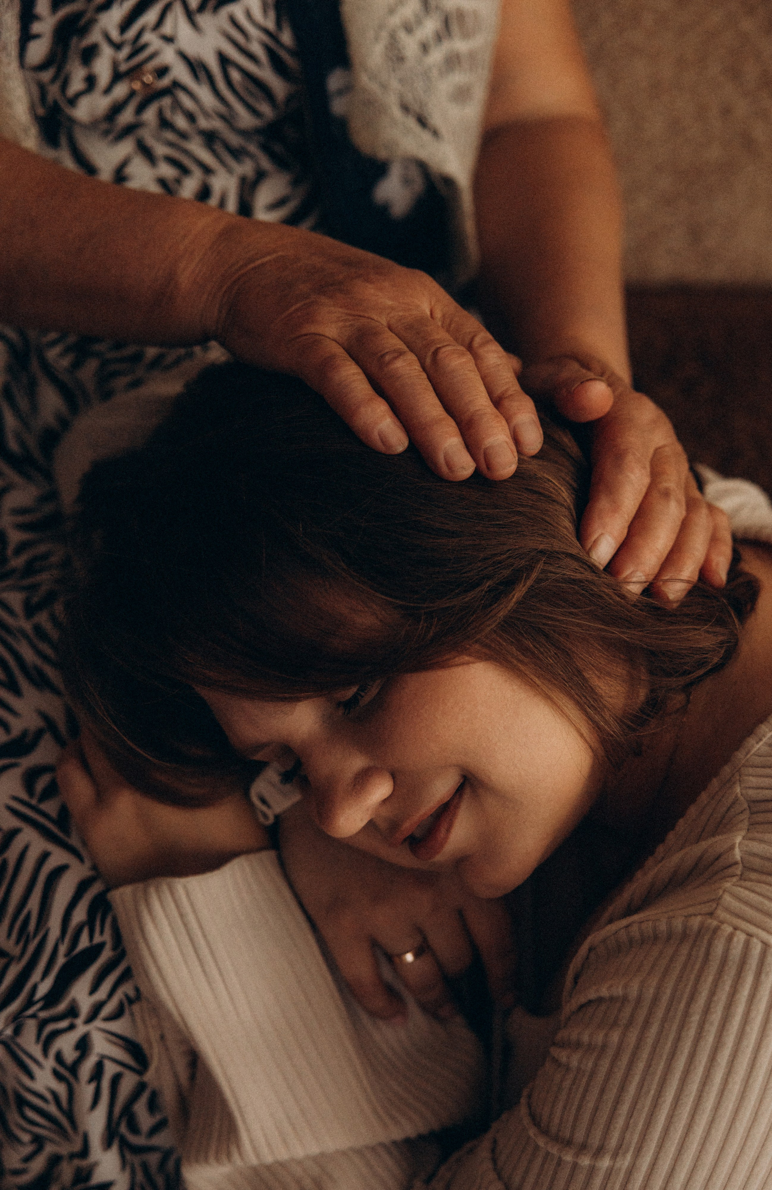 Аня и бабушка. Семейный фотограф Губкин/Старый Оскол