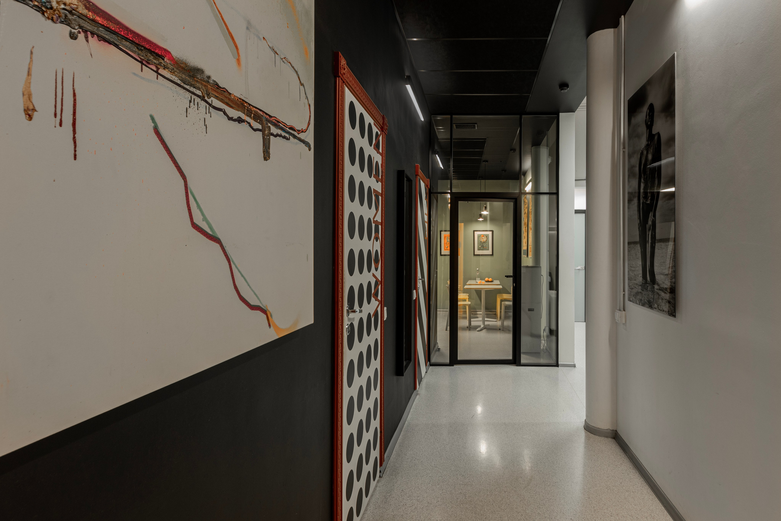 Офис компании Точка дизайна. Интерьерный фотограф Варвара Чеснокова