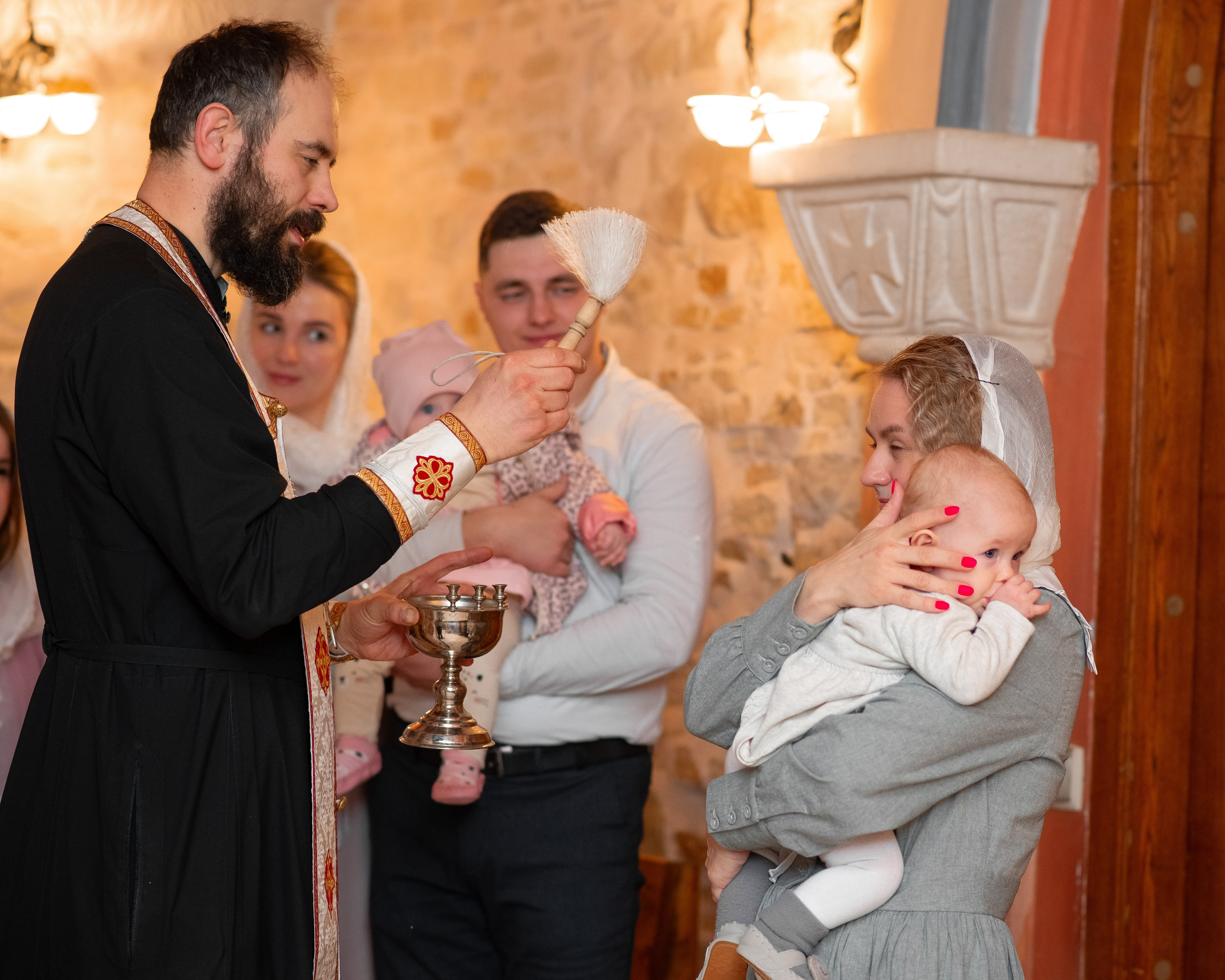 Крещение Василисы в Свято-Елисаветинском монастыре. Семейный фотограф на выписку из роддома и крещение Минск Настя Гришук