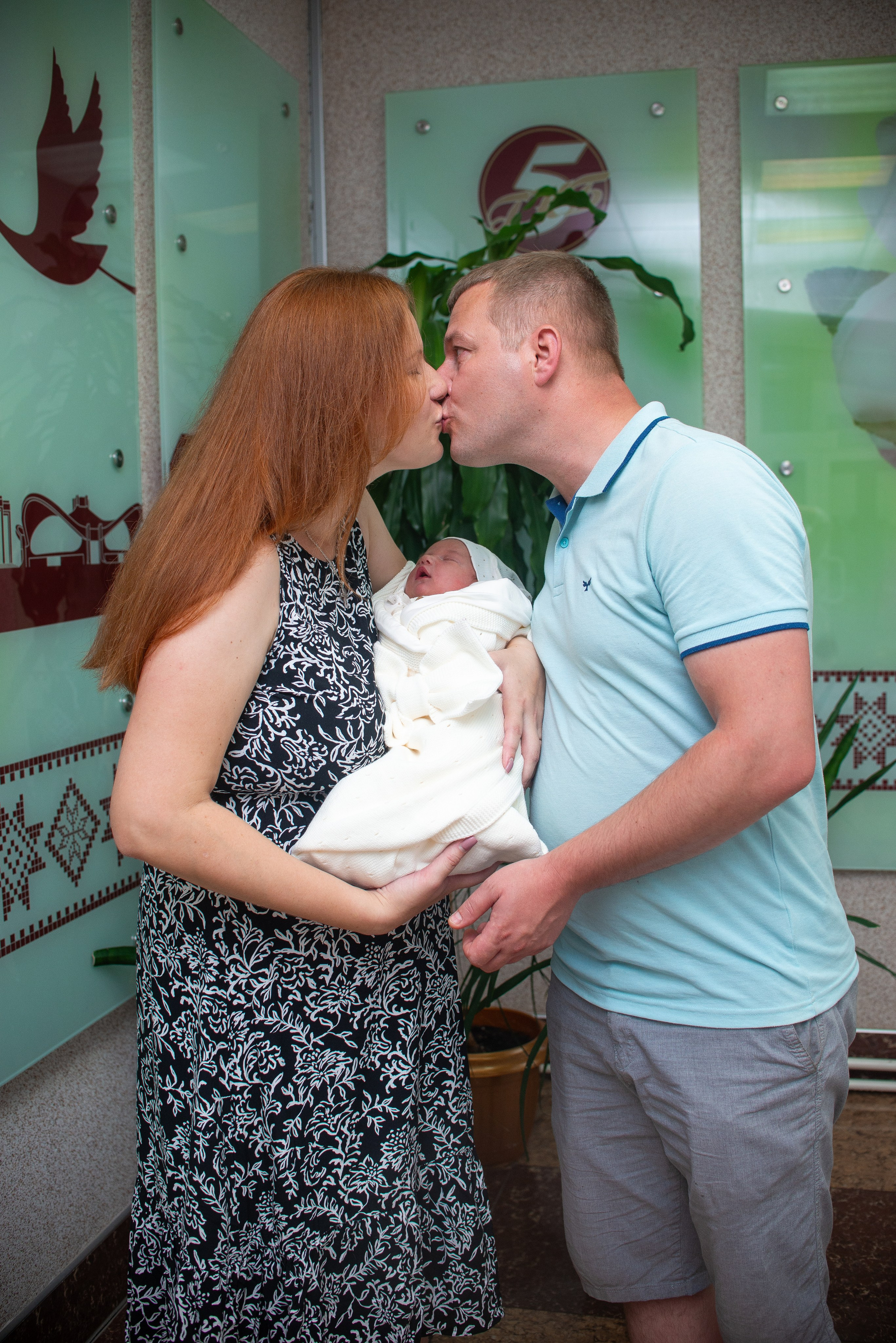 Выписка Надюши 5РД. Семейный фотограф на выписку из роддома и крещение Минск Настя Гришук