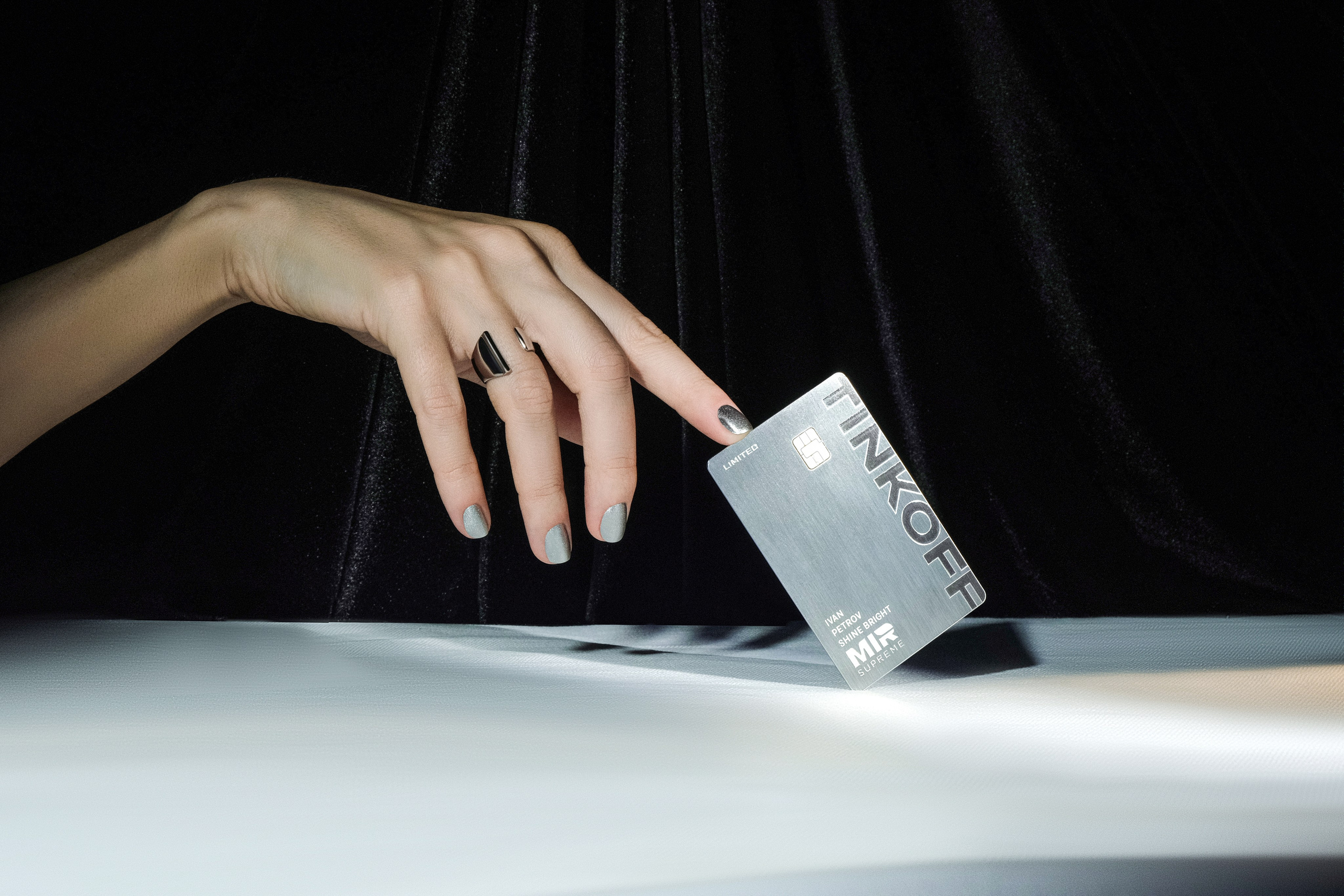 Tinkoff. Креативный продюсер / сет—дизайнер