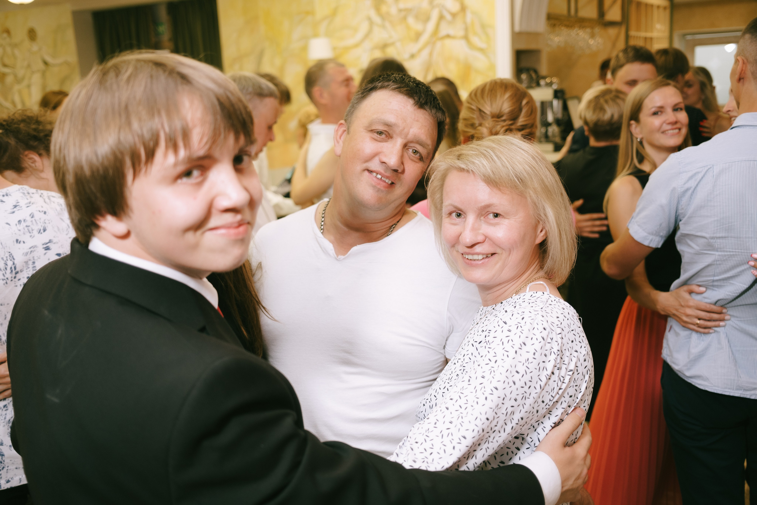 Выпускной школа 33. Свадебный и репортажной фотограф Денис Ожигин в Краснодаре и Краснодарском крае