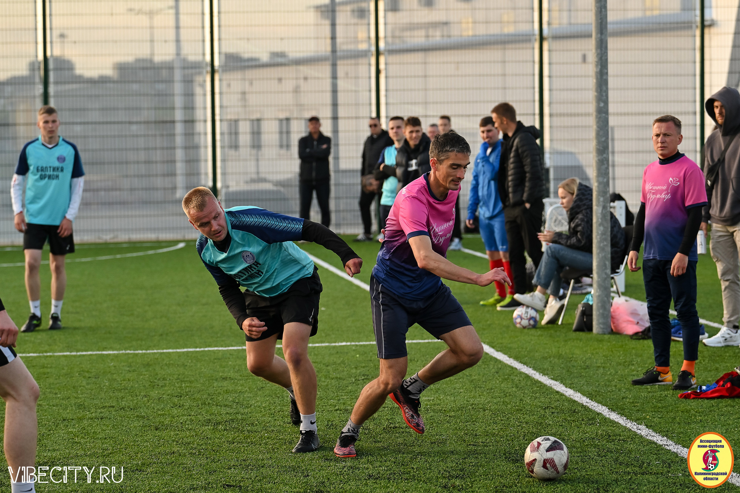 ИГРЫ МИНИ-ФУТБОЛЬНОЙ И КОРПОРАТИВНОЙ ЛИГИ. VIBECITY.RU Вайб Сити Ру Фоторепортажи Фотоотчеты Калининград
