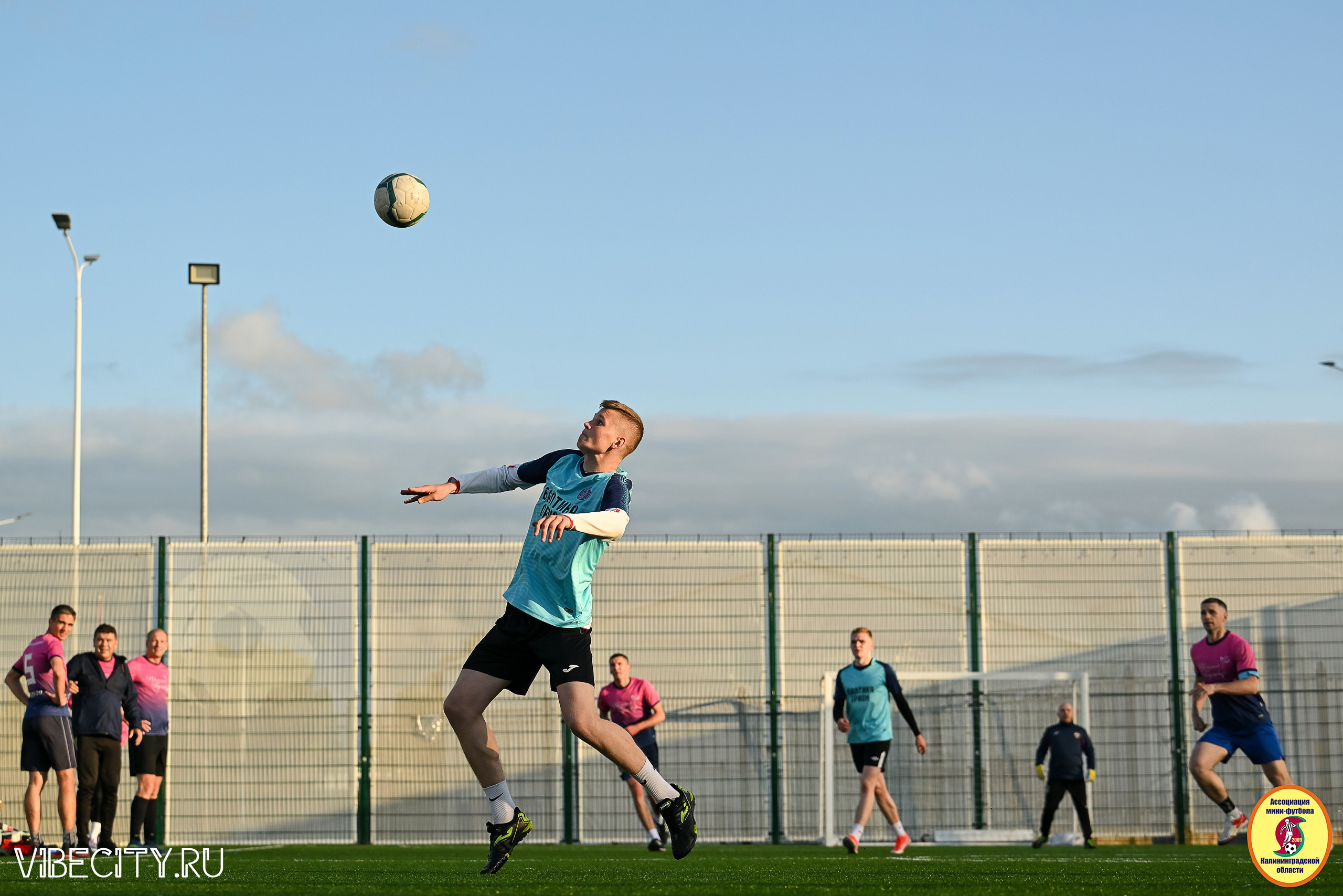 ИГРЫ МИНИ-ФУТБОЛЬНОЙ И КОРПОРАТИВНОЙ ЛИГИ. VIBECITY.RU Вайб Сити Ру Фоторепортажи Фотоотчеты Калининград