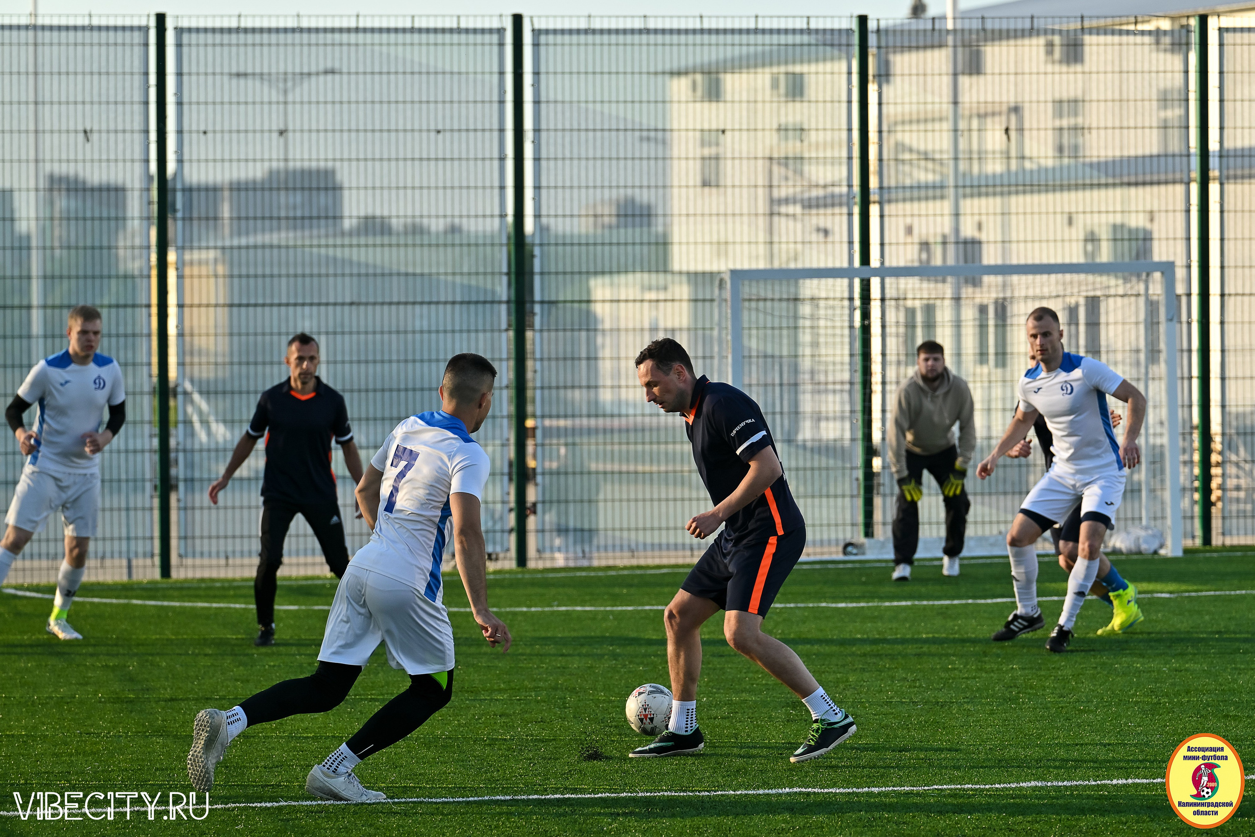 ИГРЫ МИНИ-ФУТБОЛЬНОЙ И КОРПОРАТИВНОЙ ЛИГИ. VIBECITY.RU Вайб Сити Ру Фоторепортажи Фотоотчеты Калининград