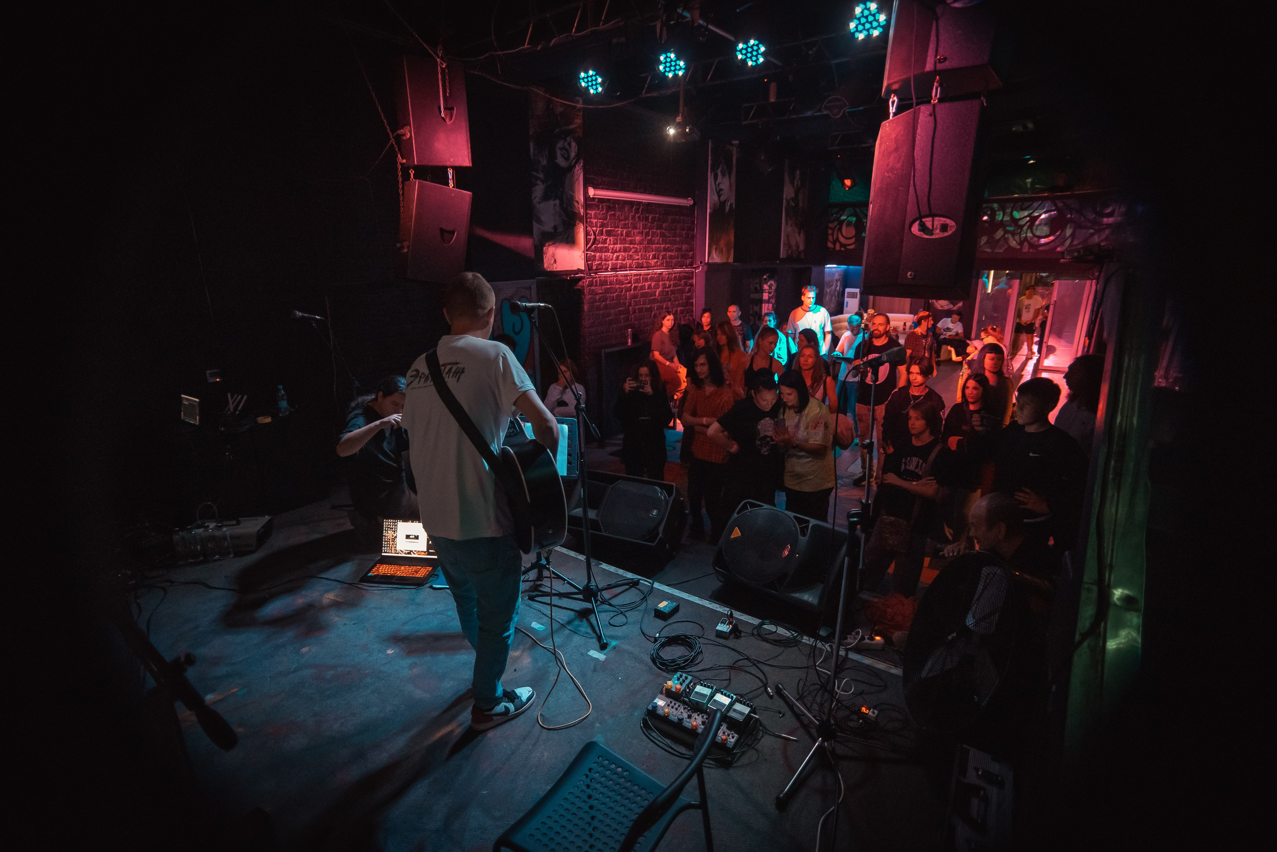 Александр Князев, Концерт памяти В.Цоя, 16.08.2025, Эрмитаж. Фотограф Регина Крикунова г. Красноярск