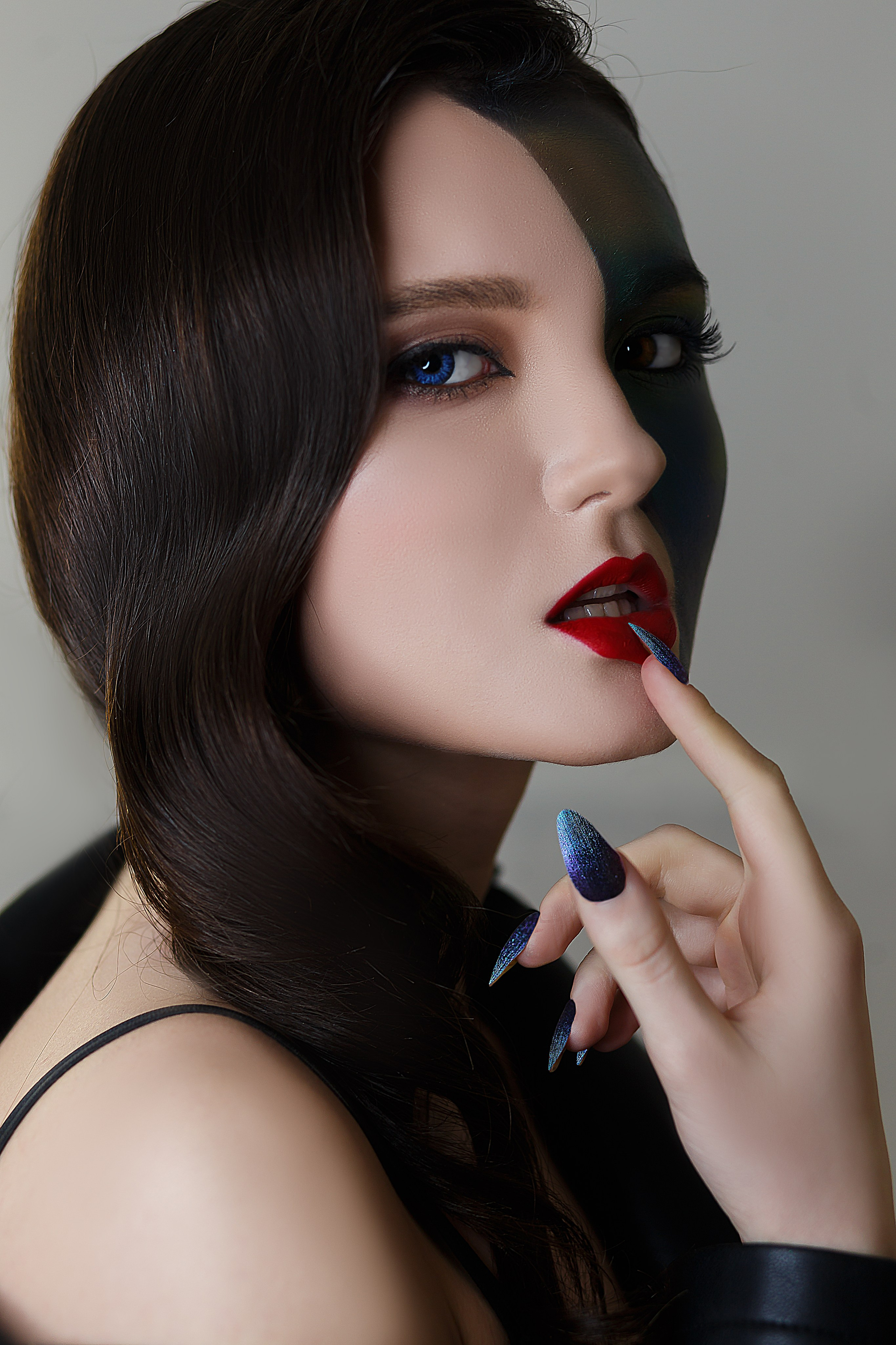 Портретная женская фотосессия с двойственным образом. Фотограф в Подольске — Мария Бучнева