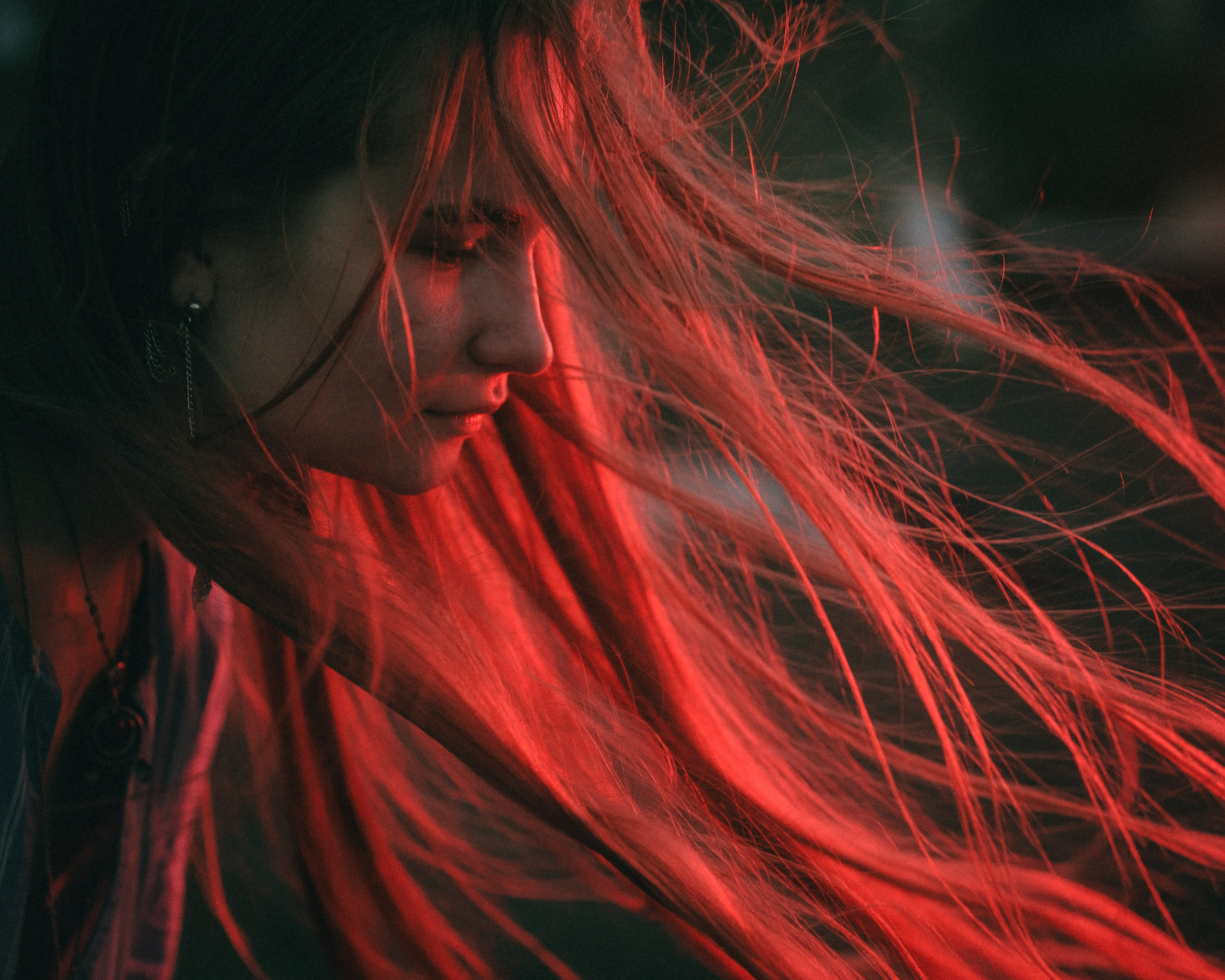 Яна, фрагменты и цветной свет. Фотограф в Москве Максим Скоробогатов