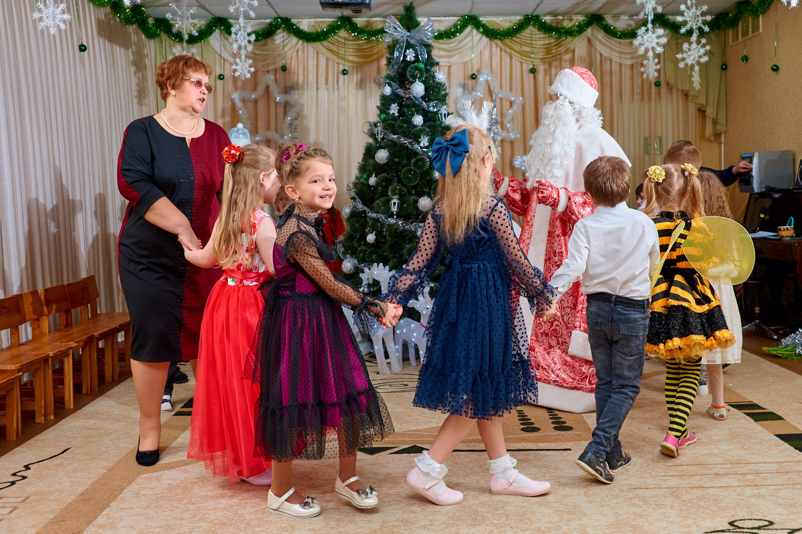 Новогодние утренники. Childrenfoto.ru