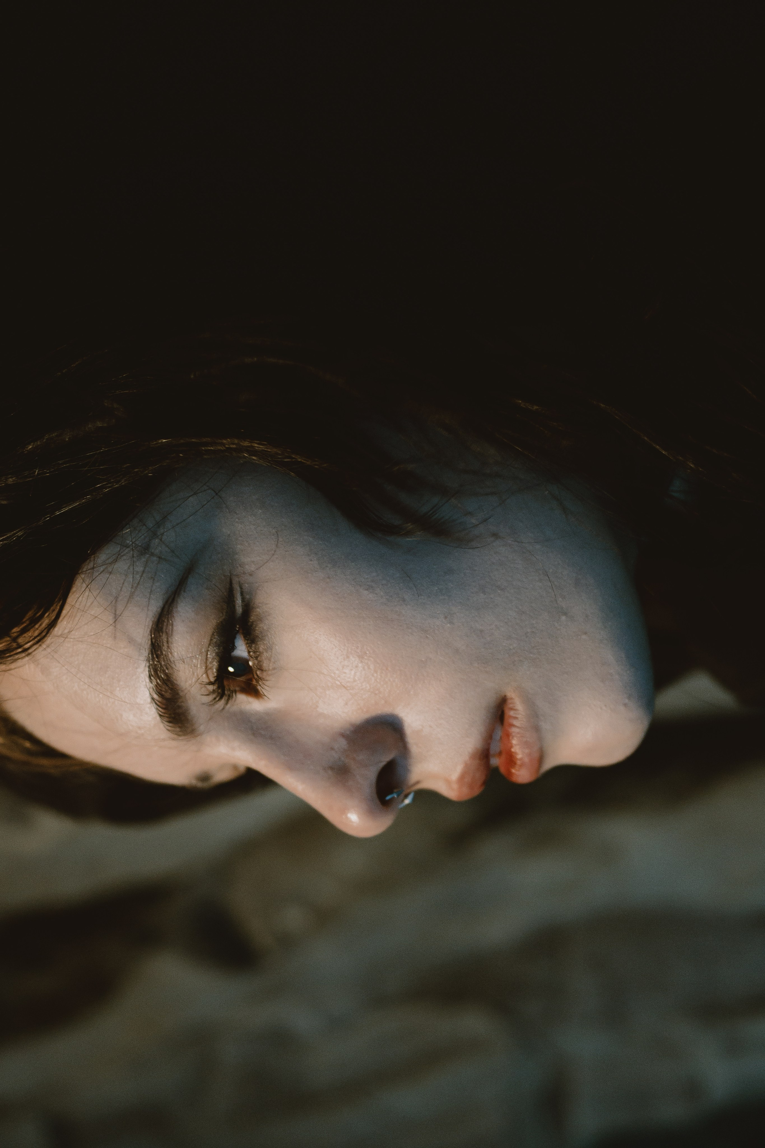 Съёмка у моря с оленьими рогами