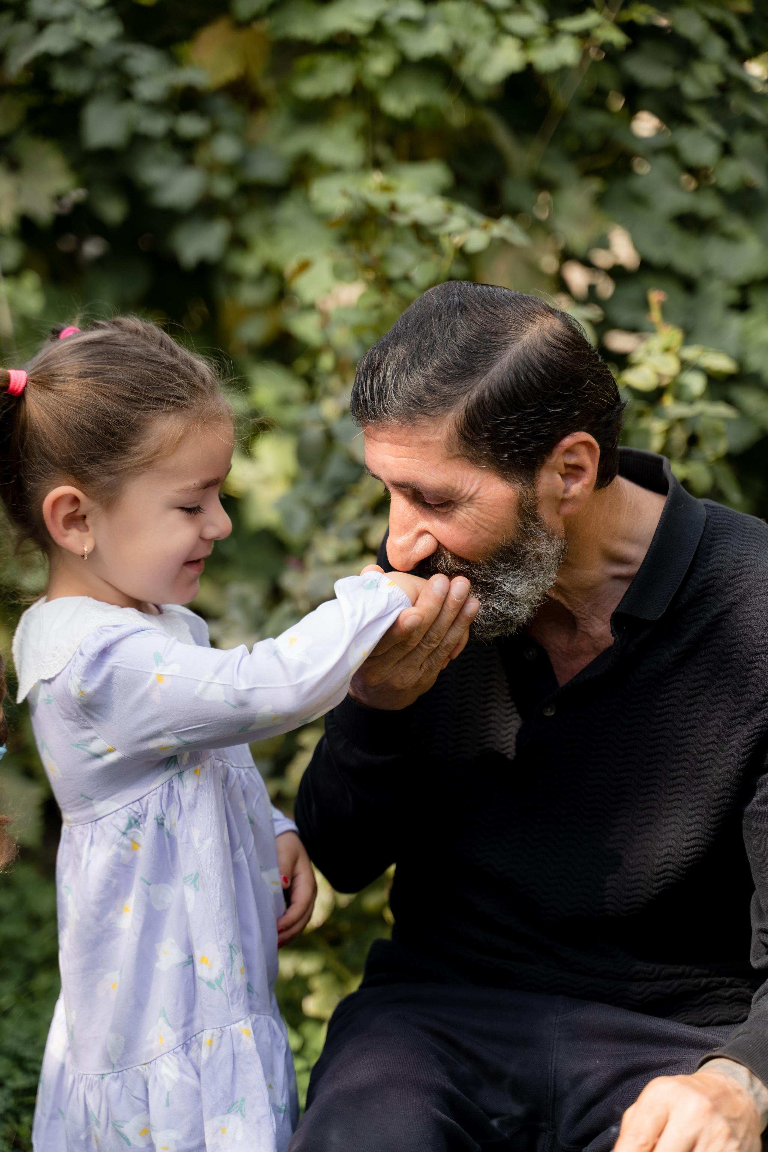 Аруся с дедушкой. Портретный и свадебный фотограф Алла Карени Москва