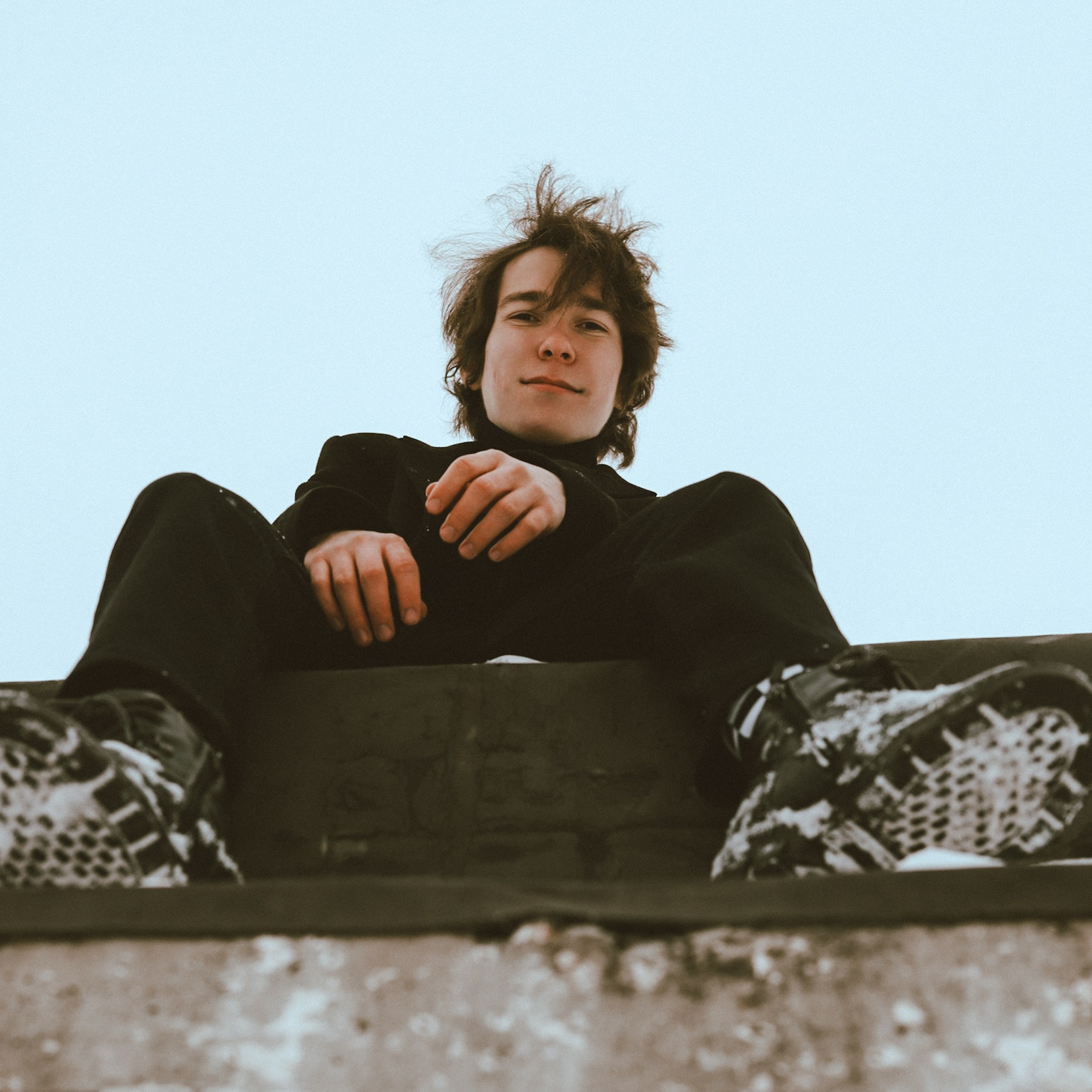 Чёрное пальто. Больше не греет