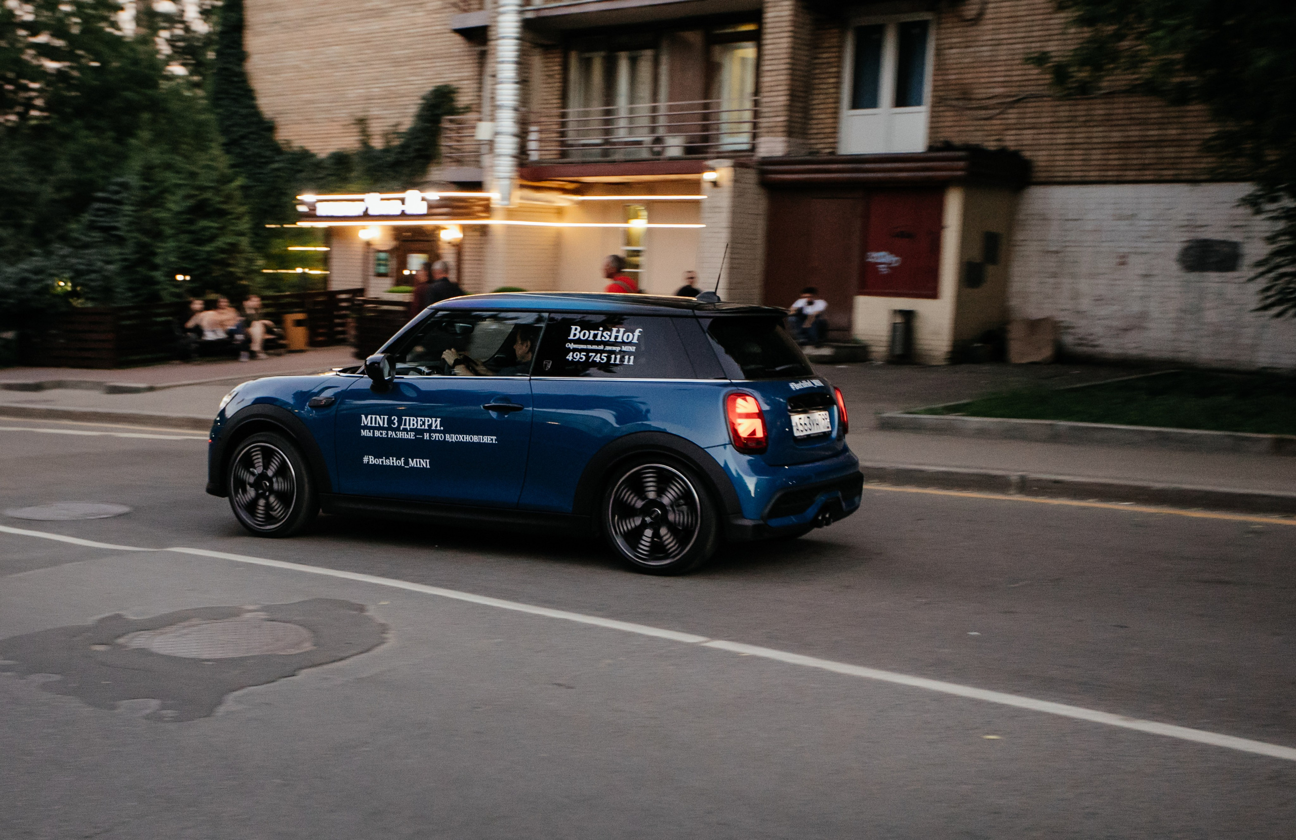 New MINI Cooper в Гоголь Центре. Репортажный, event, концертный и backstage фотограф из Москвы Виталий Кривцов