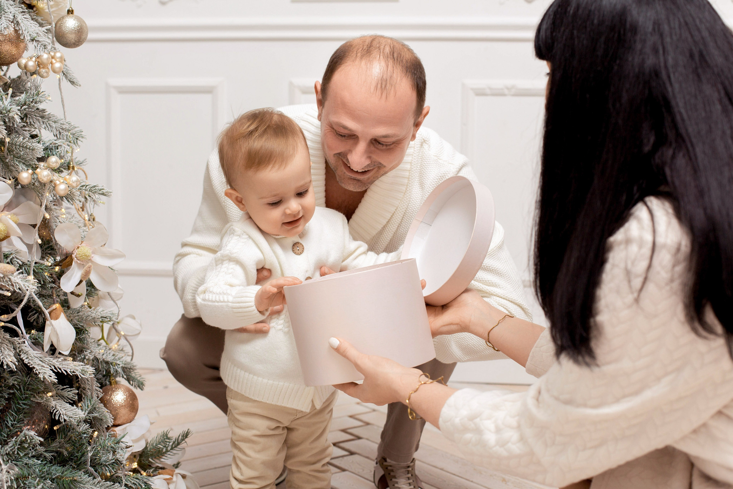Новогодняя фотосессия в студии в городе Ростове-на-Дону для Александра, Лии и Артёма