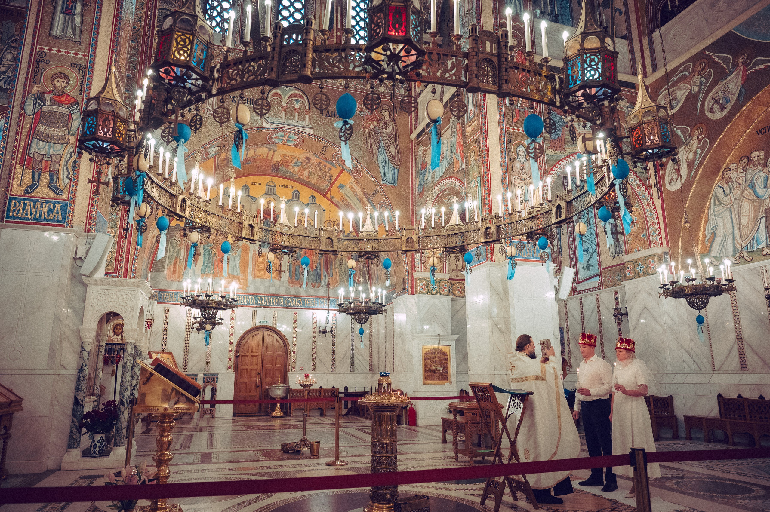 Венчание Ильи и Евгении в Храме Покрова Пресвятой Богородицы в Ясенево. Семейный фотограф Руслан Каримов Одинцово Москва