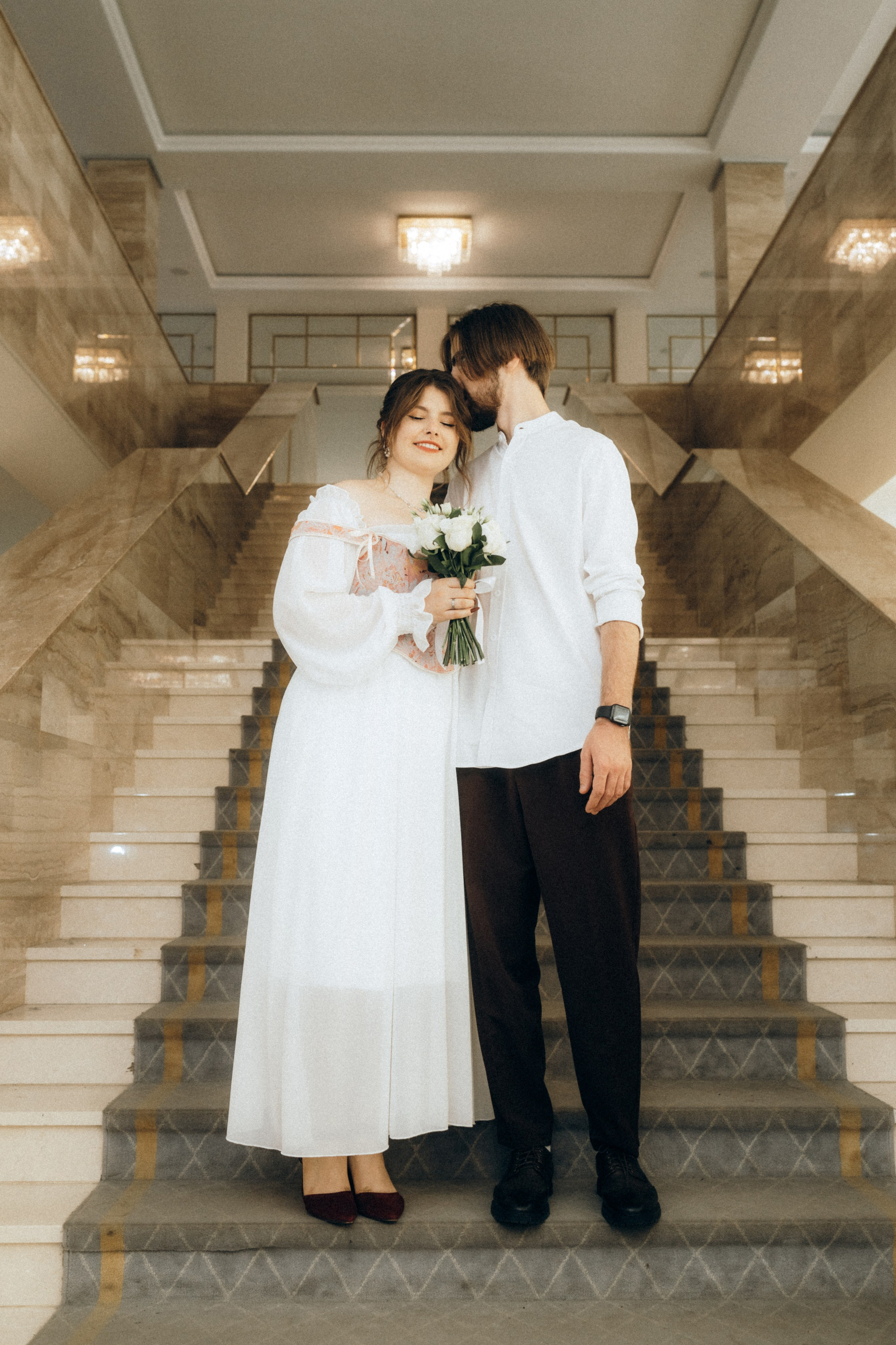 Илья и Настя, прогулка на ВДНХ и роспись Савеловском ЗАГСе. Свадебный и портретный фотограф в Москве Кристина Золотова