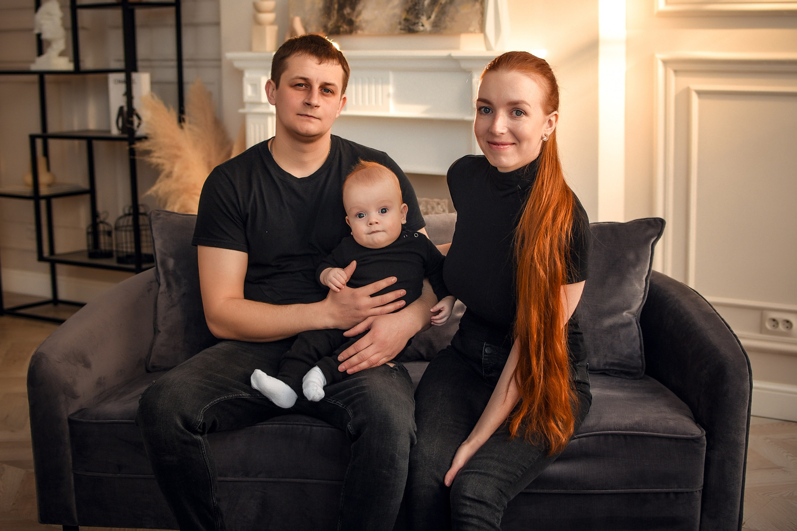 Семейная студийная фотосессия 3. Свадебный, семейный, детский, контент фотограф в Омске Максим Ильин