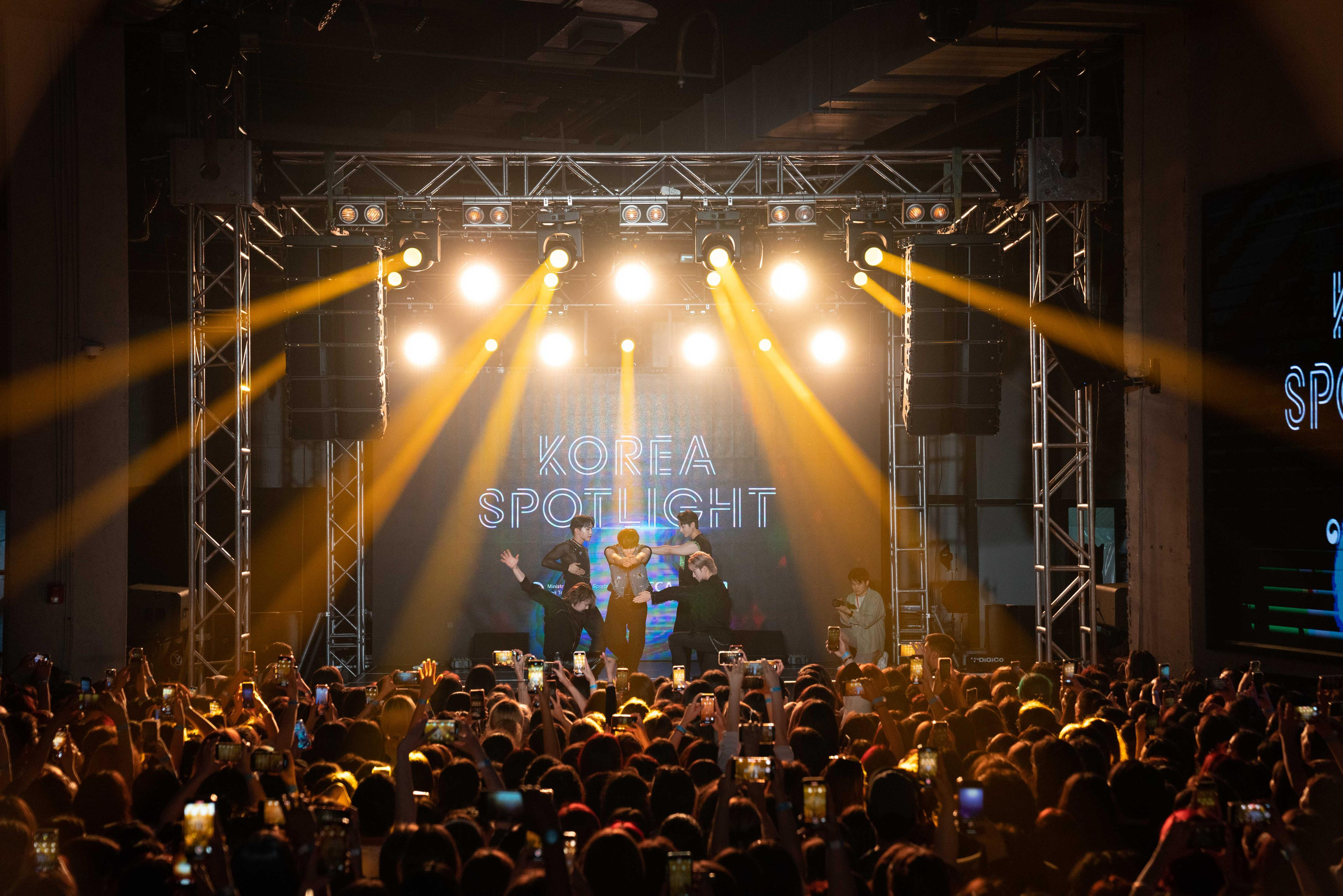 Репортажный фотограф в Алматы — Настоящие эмоции и живые кадры | ProPhoto.kz