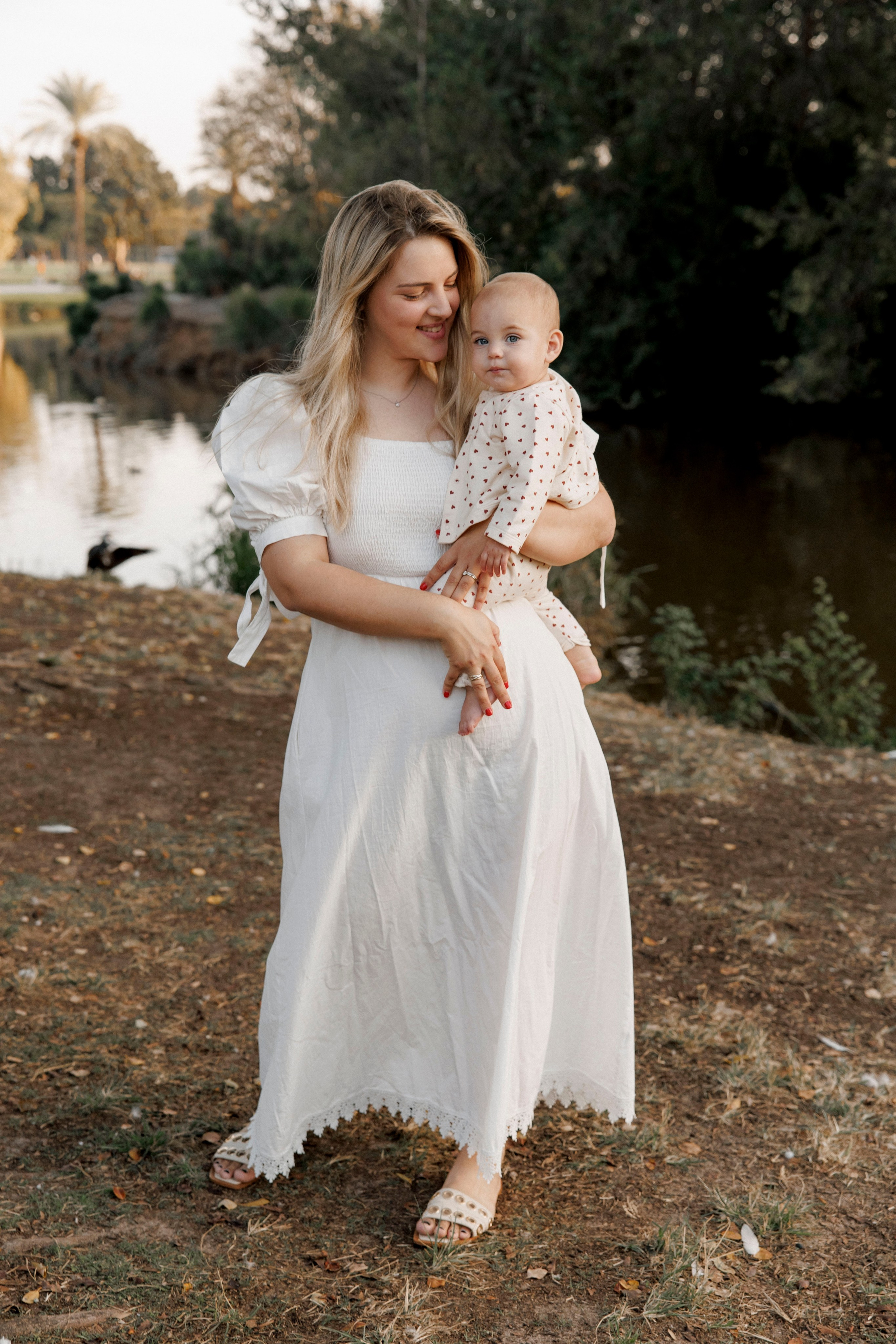 First year photoshoot inside the park (sunset). Wedding and family photographer