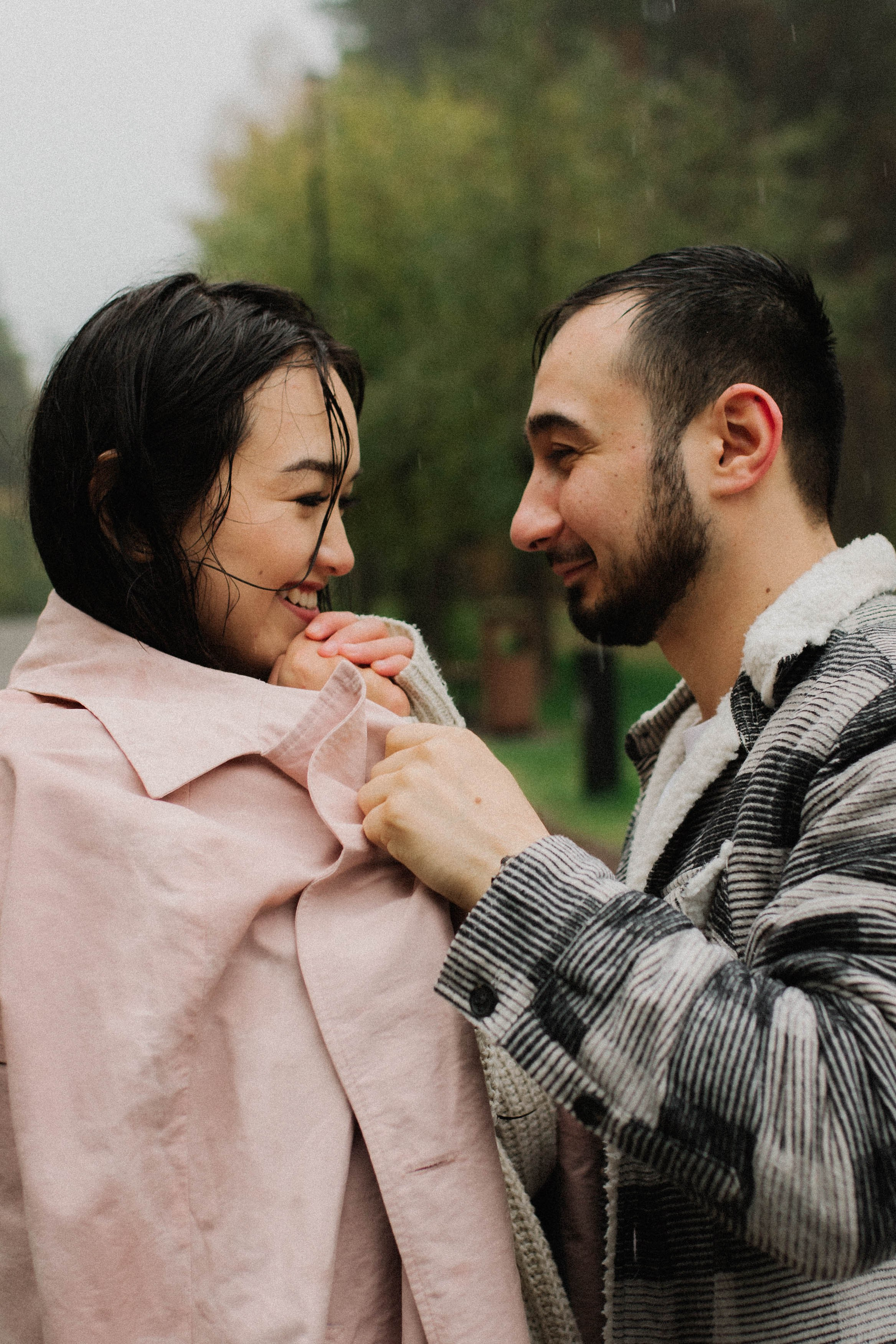 Бегать по сентябрьским лужам вдвоём. Свадебный фотограф Новосибирск