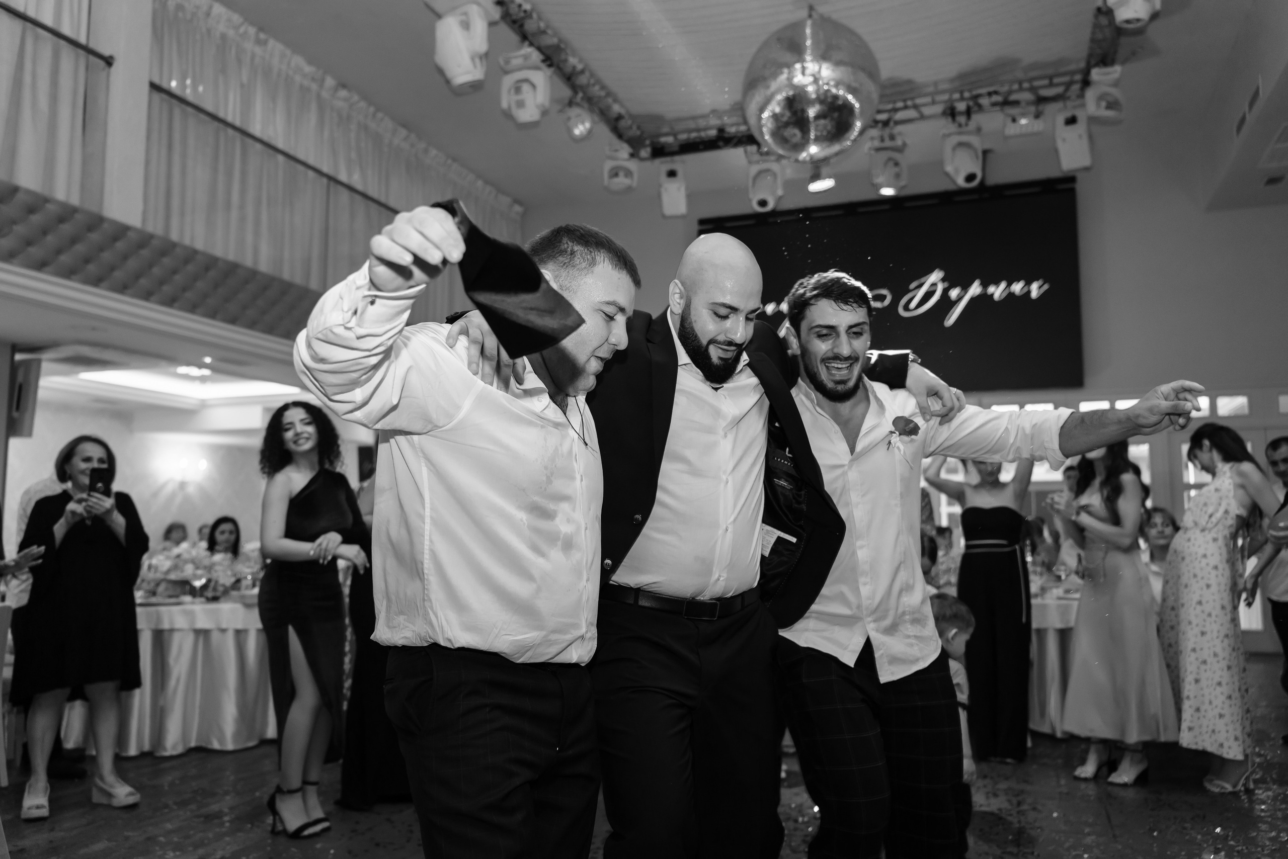 Грайр и Вартик. Свадебный фотограф Красноярск Вязьминова Мария