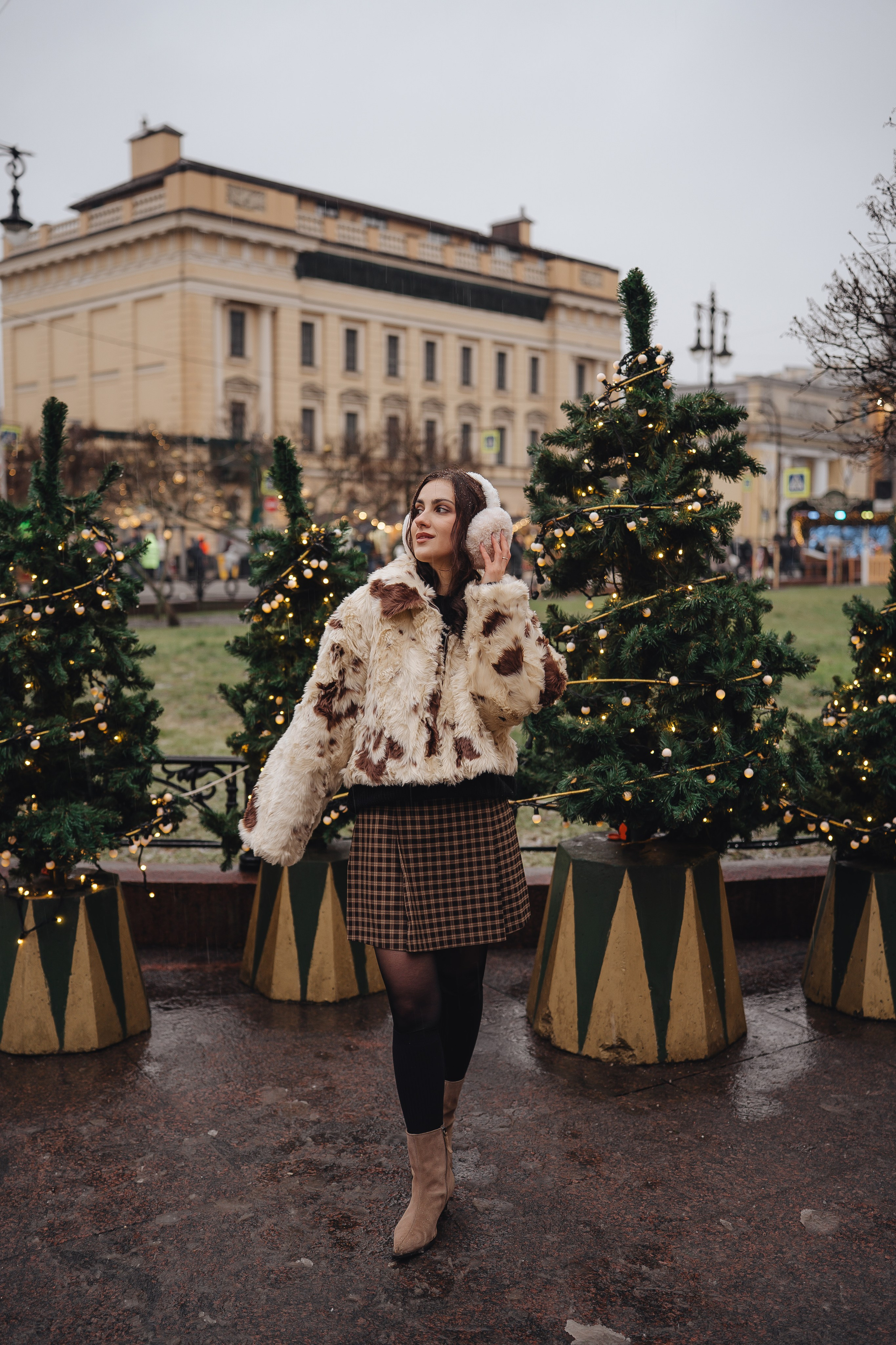 ПРОГУЛКА НА МАНЕЖНОЙ ПЛОЩАДИ ДЛЯ ДЕВУШКИ ПЕРЕД НОВЫМ ГОДОМ (НОВОГОДНЯЯ ФОТОСЕССИИЯ НА МАНЕЖНОЙ ПЛОЩАДИ). Профессиональный фотограф, Санкт-Петербург — Виктория Богомолова