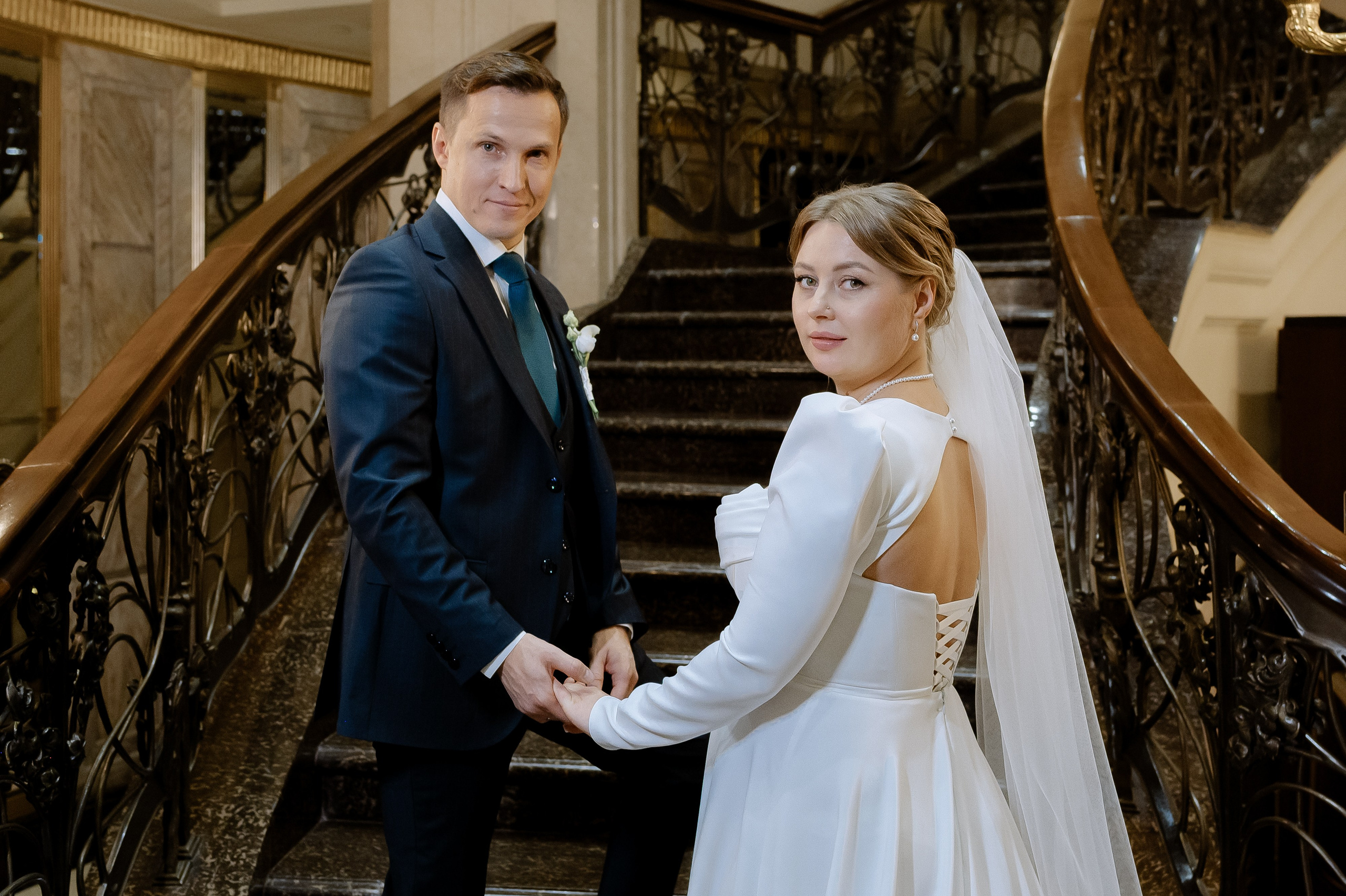 Свадебные сборы и фотосессия в отеле St. Regis. Свадебный фотограф Москва — Сергей и Татьяна