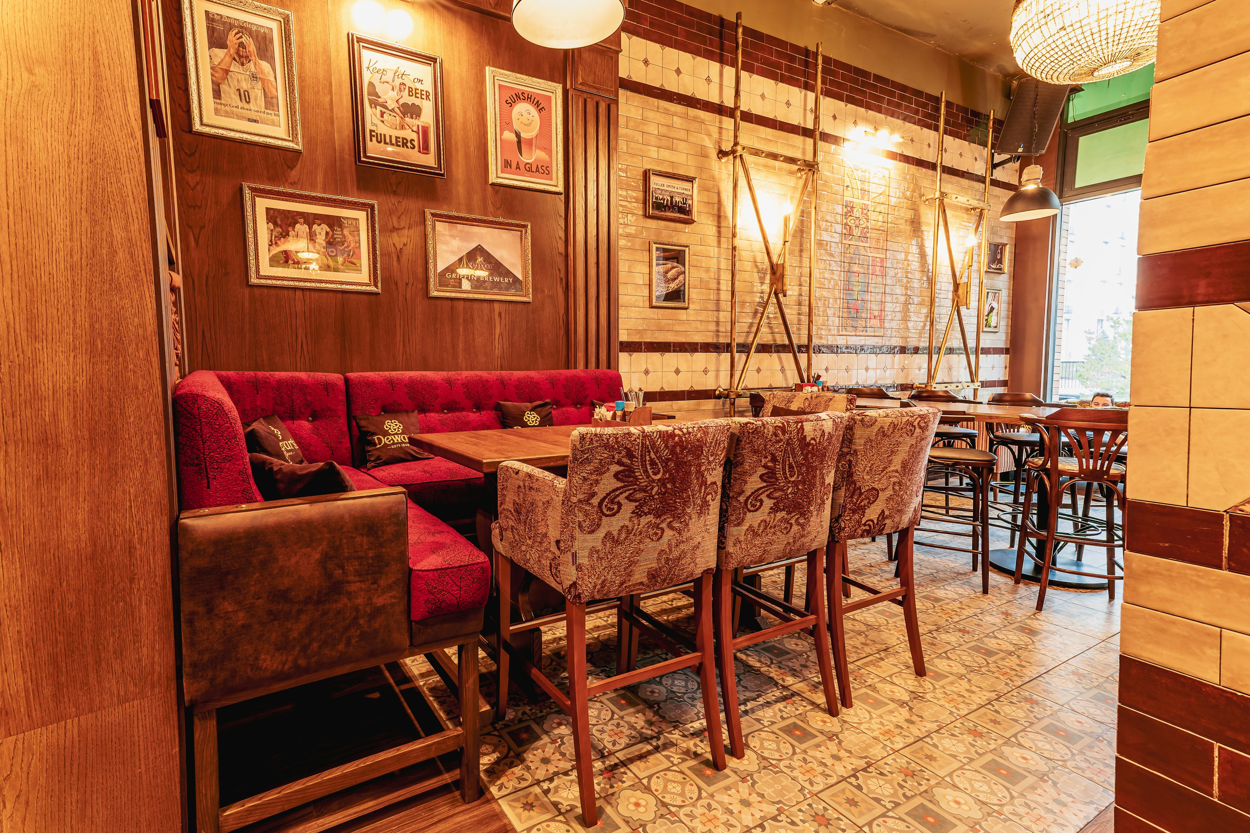 Алматы, Fuller's 4you — камерный паб в верхней части города, апрель 2025. Интерьерный фотограф Алматы