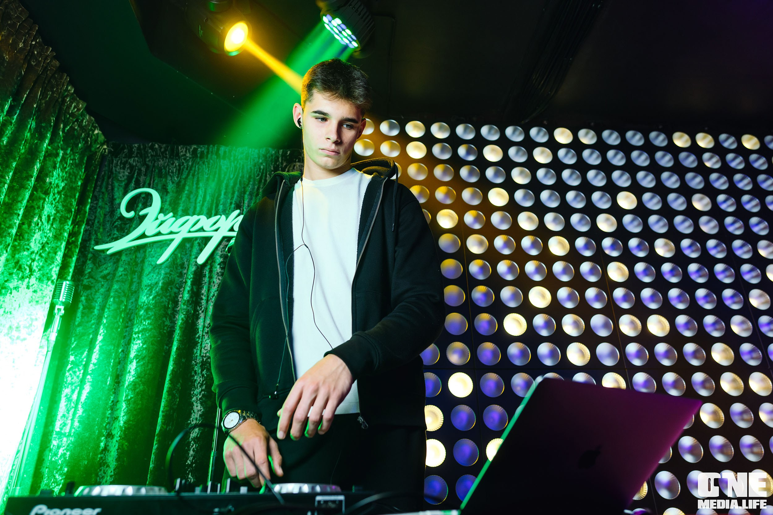 Фоторепортаж из караоке-клуба Эйфория. One Media Life: фоторепортажи, фотоотчеты с мероприятий и заведений