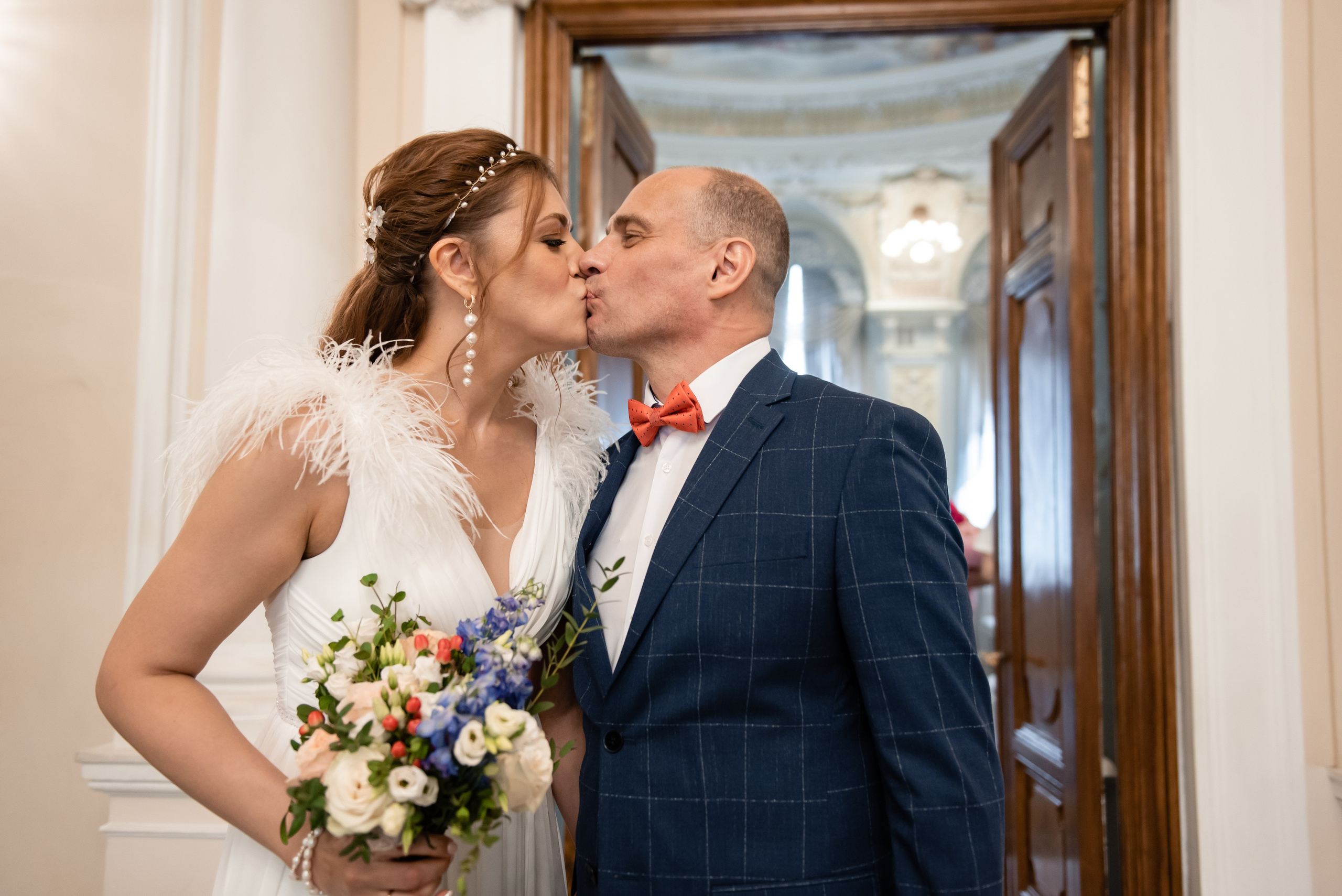 Свадебный день в Петербурге. Анастасия Петрович фотограф, фотокорреспондент в Москве и Санкт-Петербурге. Фотосъёмка репортажа, мероприятия, корпоративная съёмка, контент