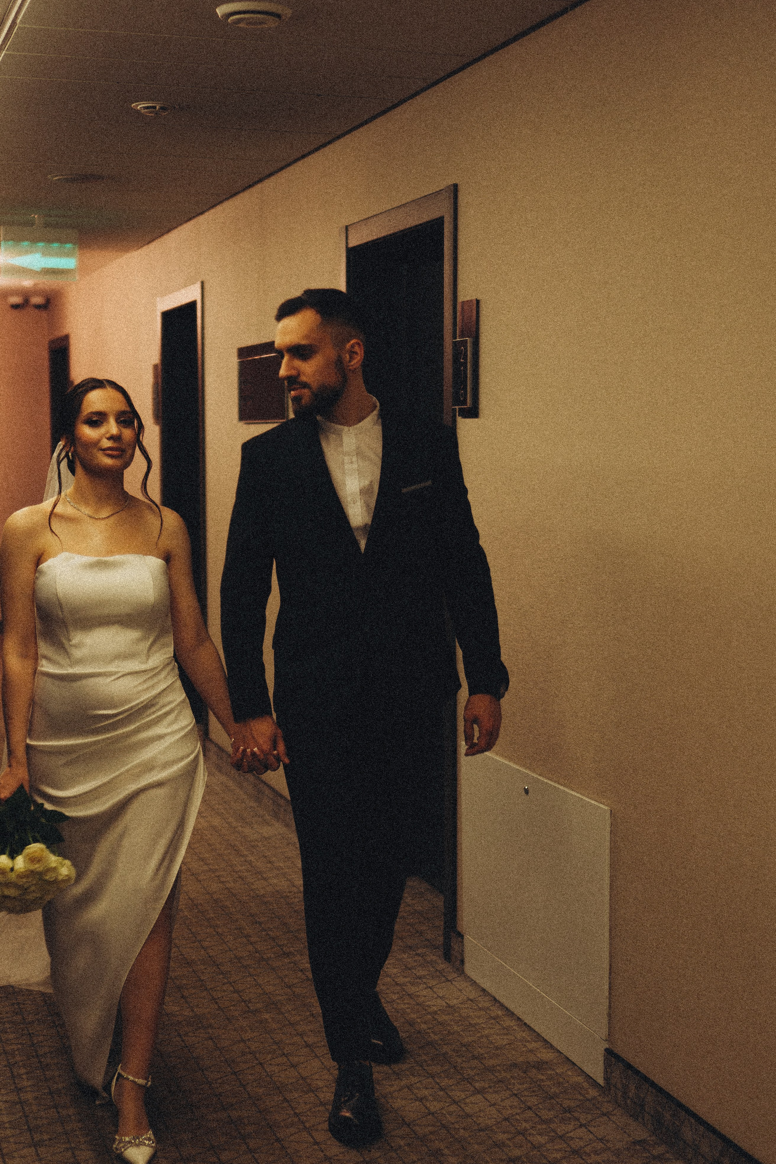 СВАДЕБНАЯ СЬЕМКА СБОРОВ ЖЕНИХА И НЕВЕСТЫ В ОТЕЛЕ И ТАКЖЕ ФОТОСЕССИИЯ В ОТЕЛЕЕ МЕГАПОЛИС БРЯНСК. Профессиональный фотограф, Санкт-Петербург — Виктория Богомолова