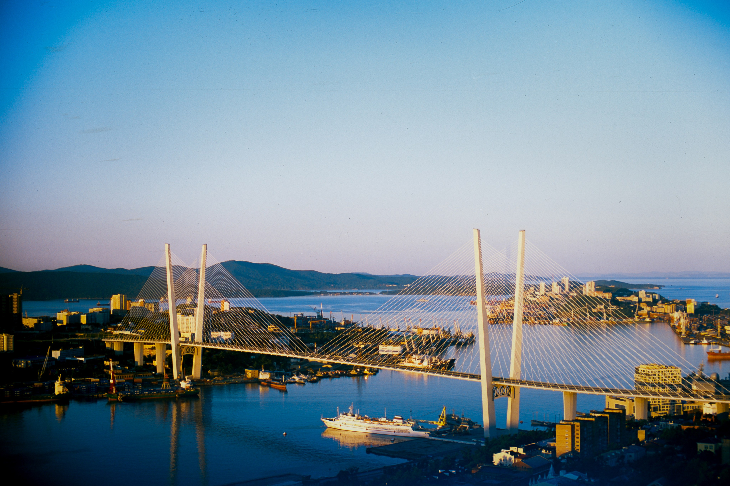 Автор: Виктор Езчелик