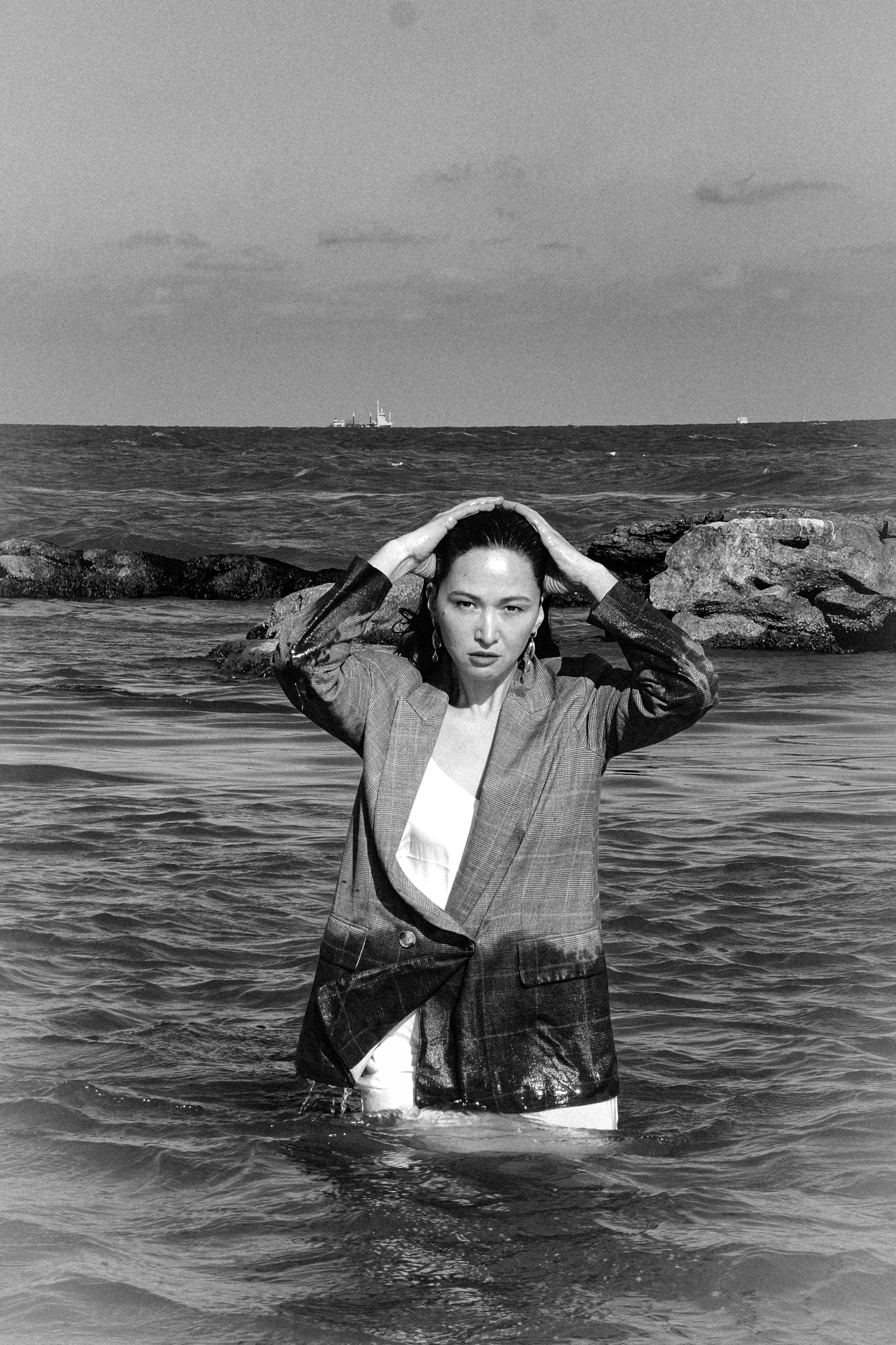 Море. Ноябрь. Смелость. Контент-фотограф в Махачкале. Марина