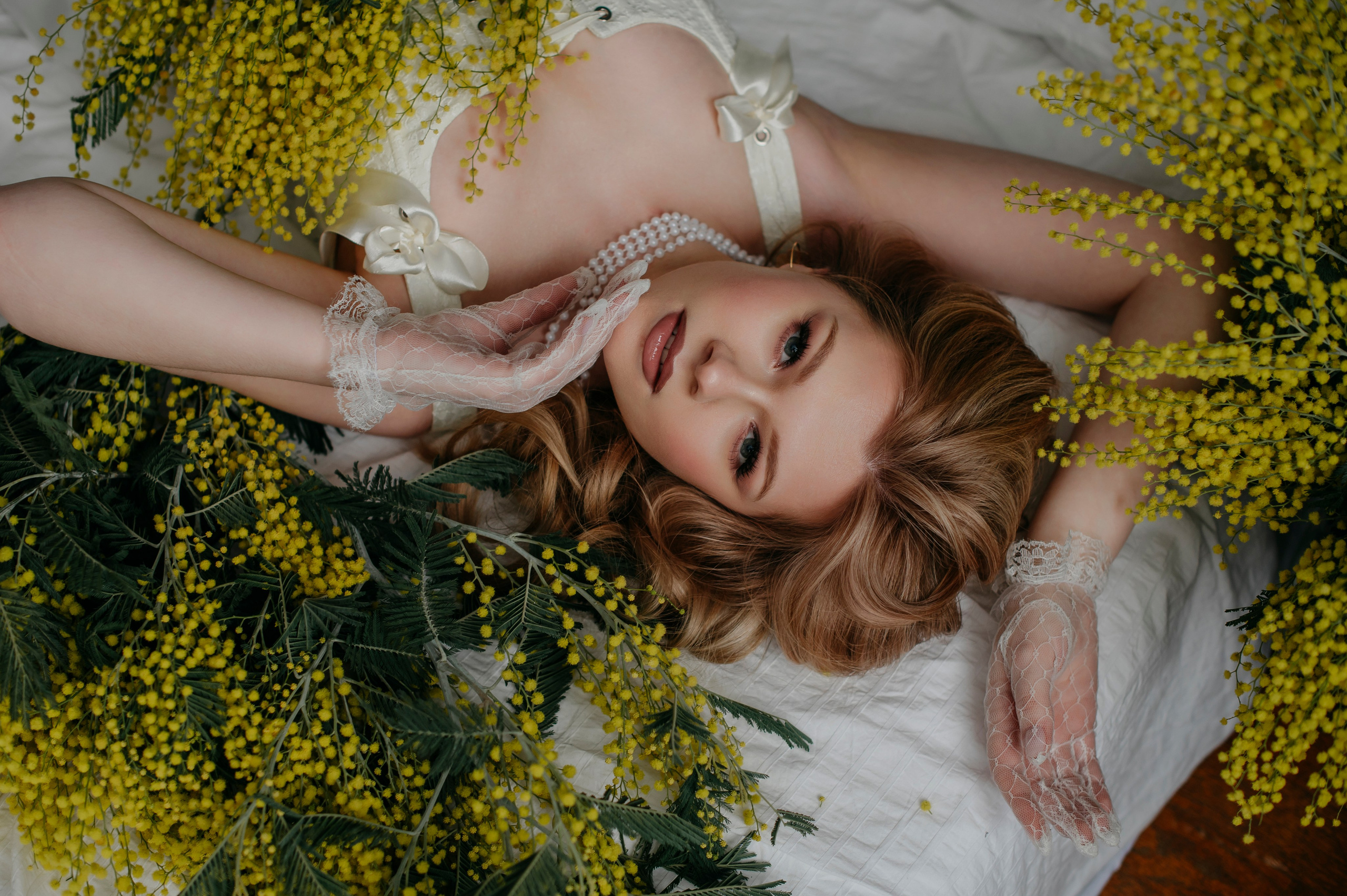Алена и мимозы. Фотограф Дарья Семина