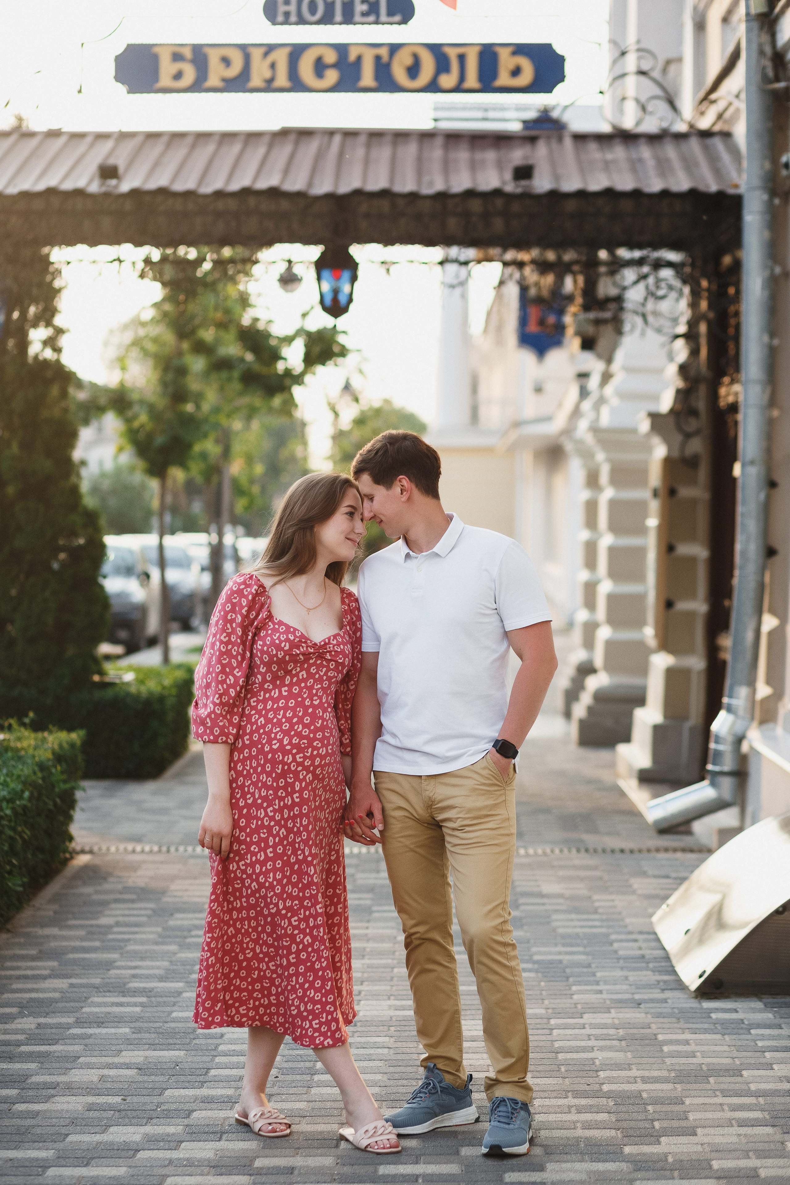 Романтика на улице Петровская в Таганроге: Денис и Аня. Свадебный и семейный фотограф в Таганроге Бакарюк Антон