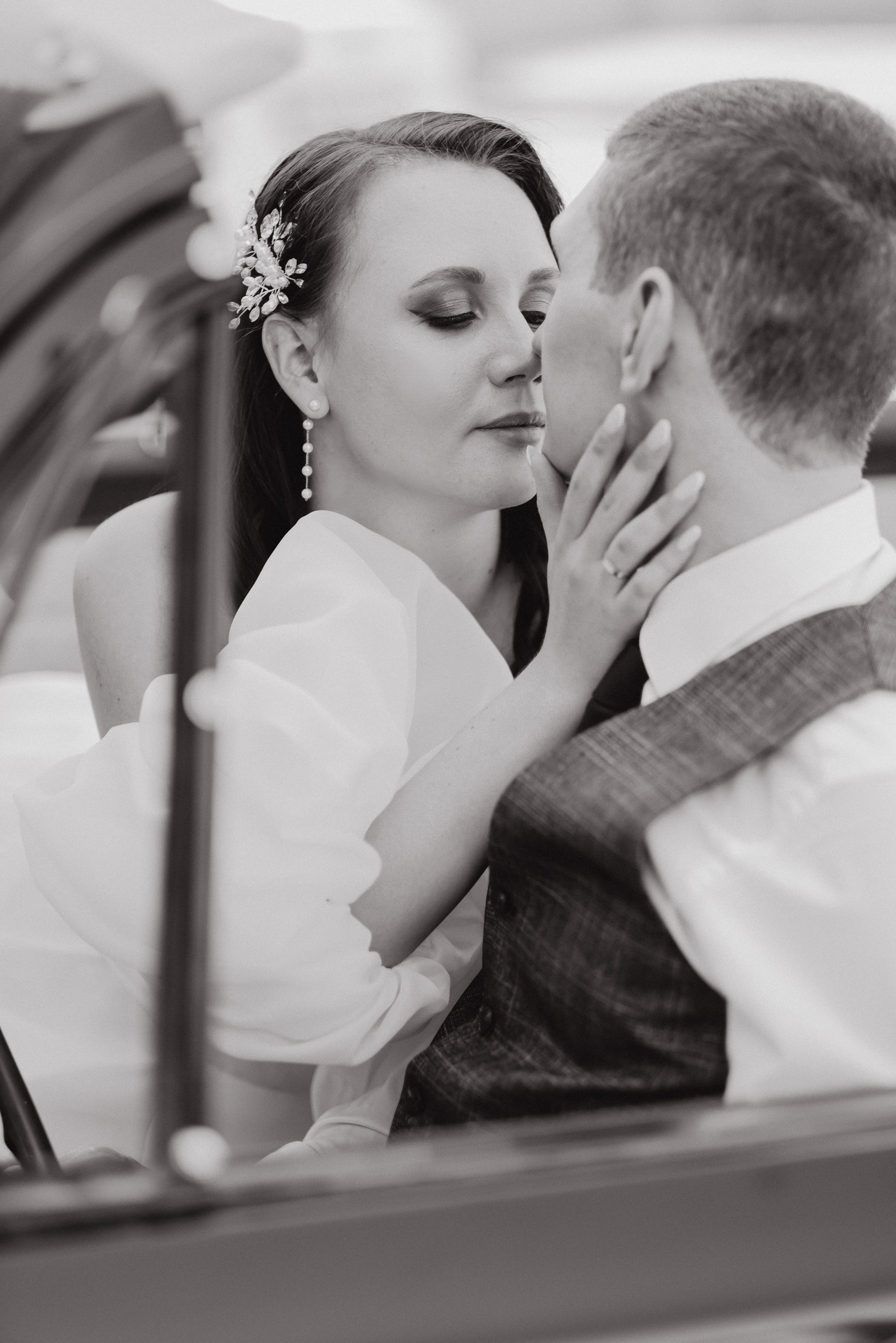 Свадебная съемка с машиной Волгоград. Свадебный и семейный фотограф в Волгограде Кристина Иванова