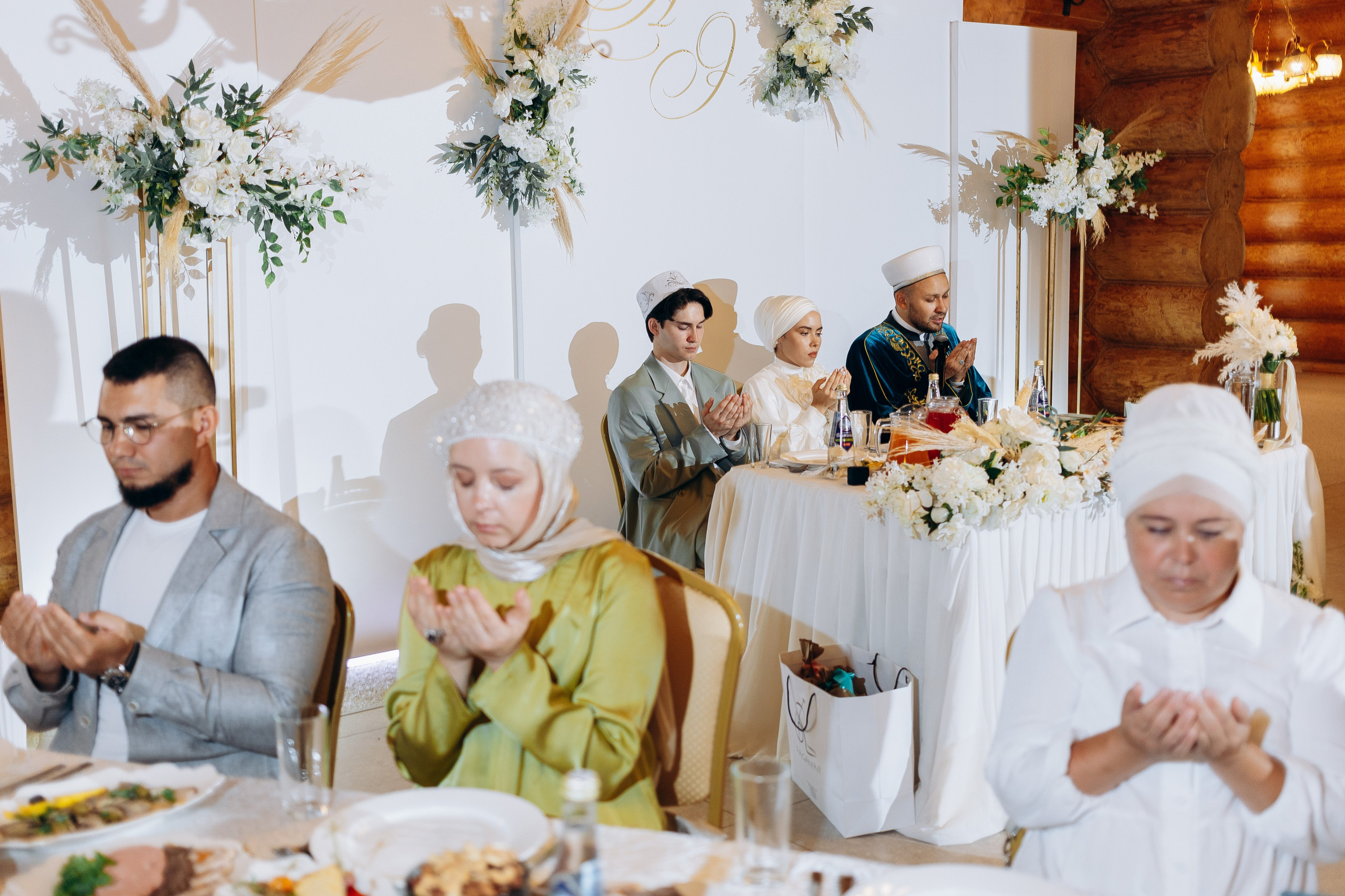 Султан Хазрат читает хутбу (проповедь) перед началом Никаха