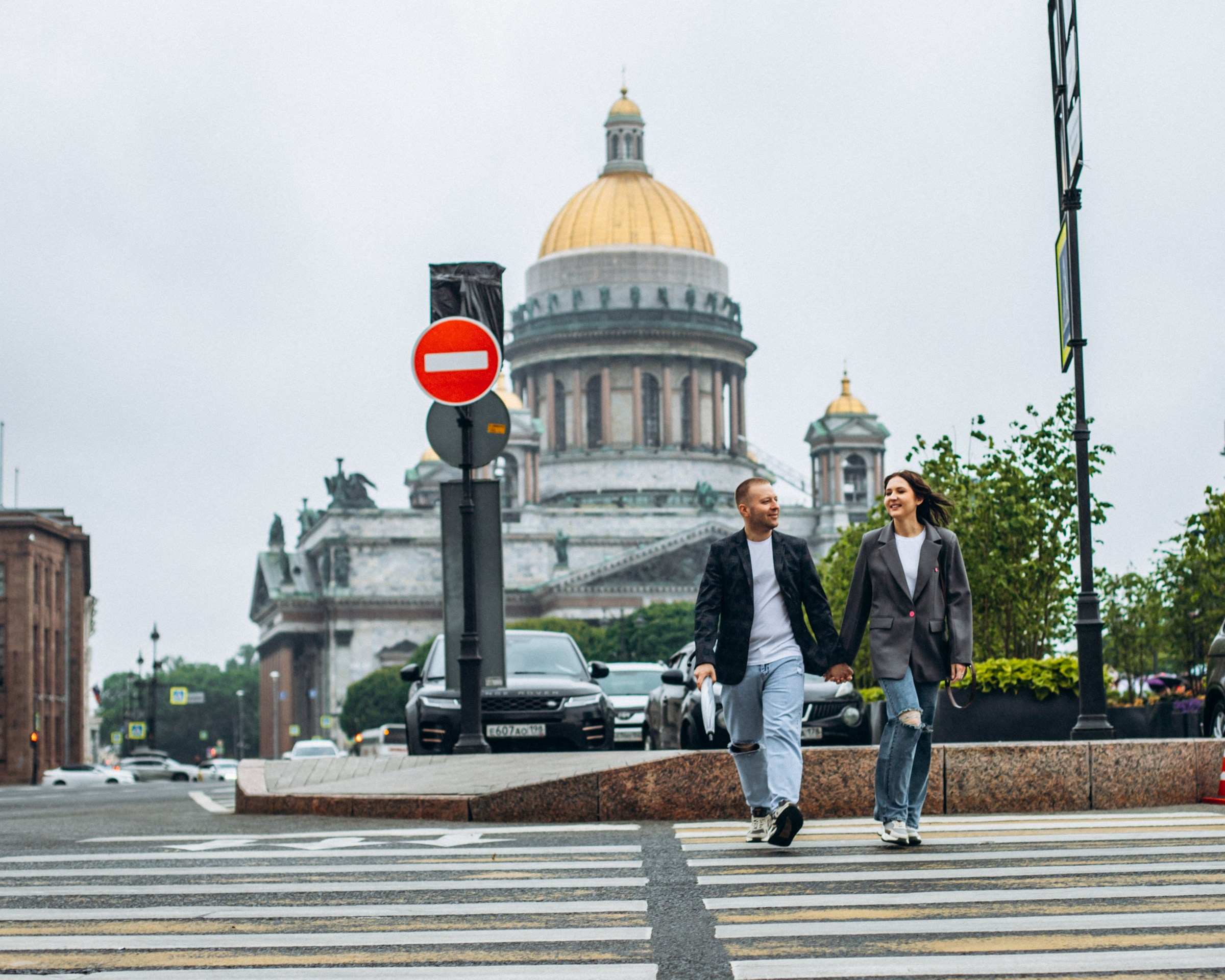 Боря и Оксана в июне. Фотопрогулка в Петербурге. Индивидуальный и семейный фотограф в Санкт-Петербурге