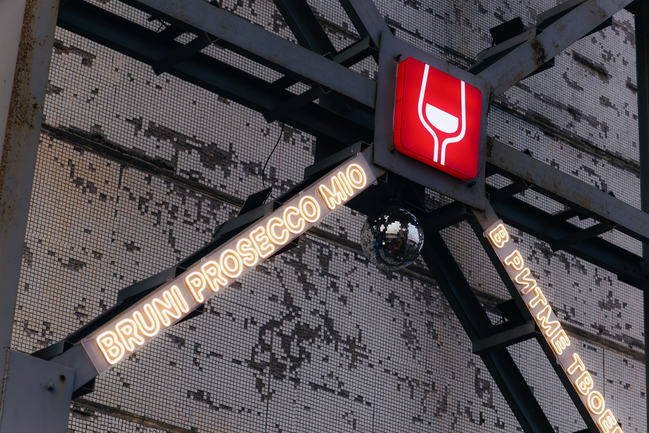 ARNY PRAHT x SimpleWine. Репортажный фотограф в Санкт-Петербурге Александр Паклин