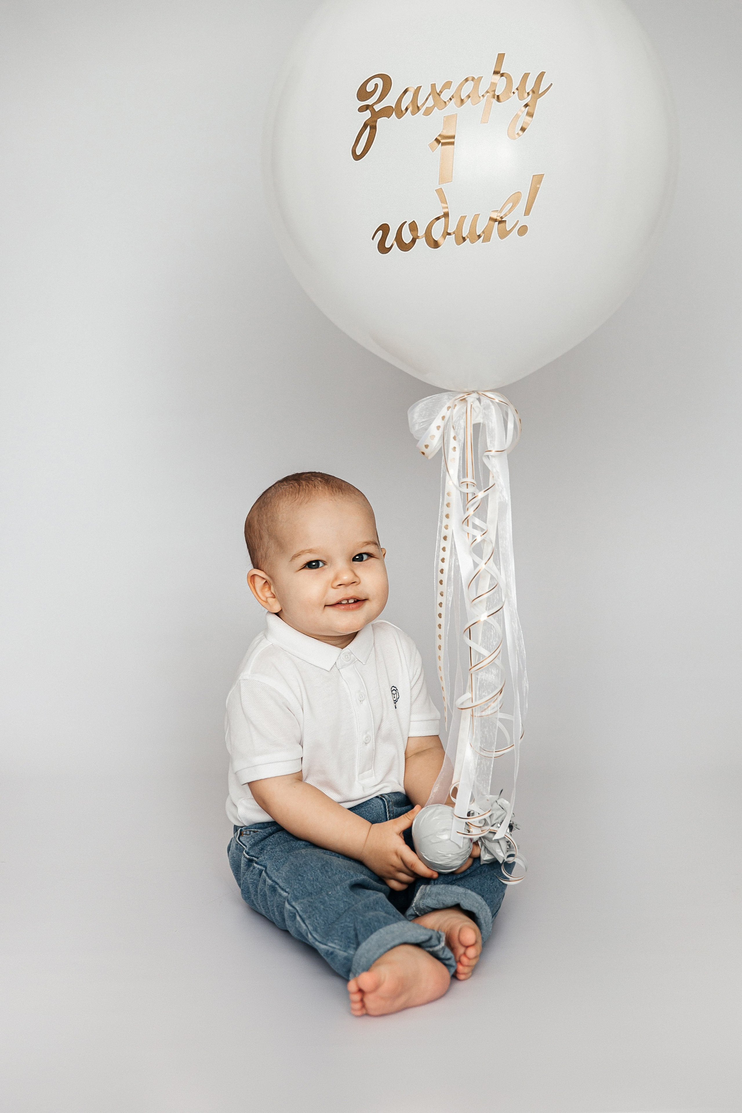 На белом фоне / минимализм. Детский фотограф, выпускные альбомы в Нижнем Новгороде Бодягина Мария