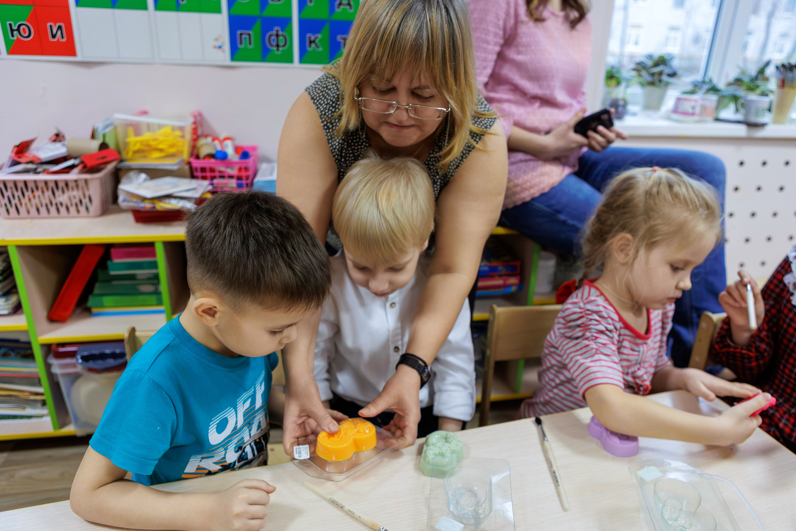 МК к 8 марта. Выпускные альбомы и школьный фотограф в Подольске, Троицке, Щербинке, Москве и Московской области