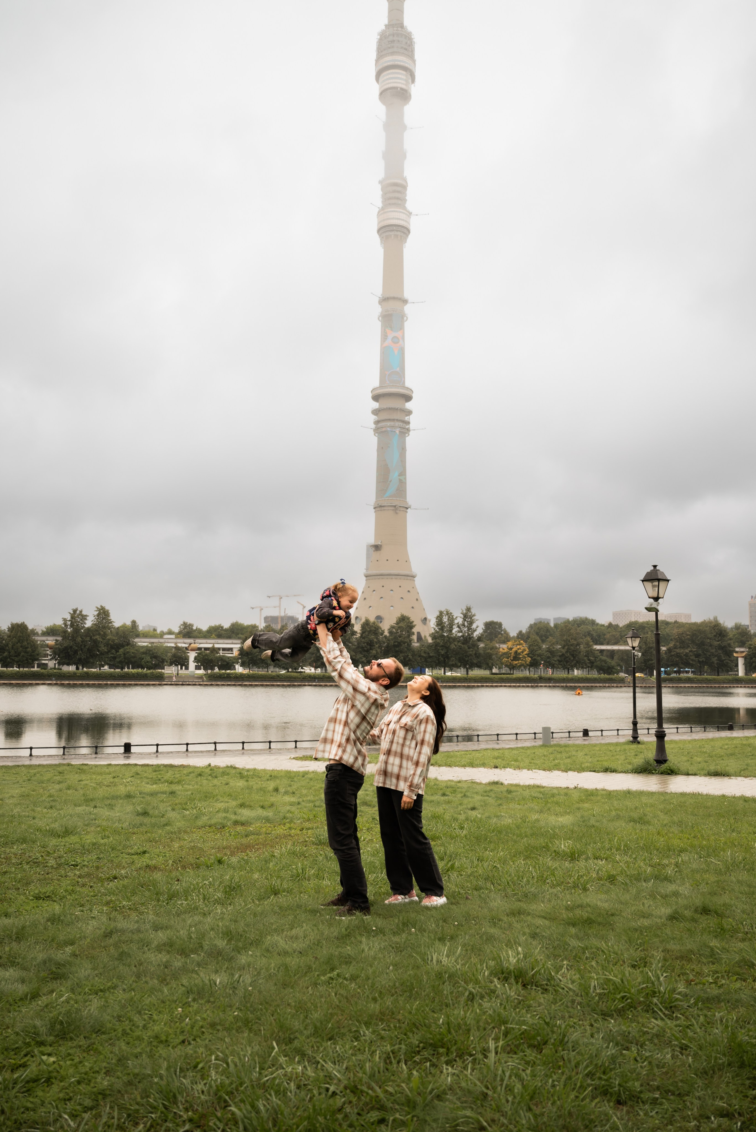 Прогулка у Останкино. Фотограф Ксения Огородова портфолио