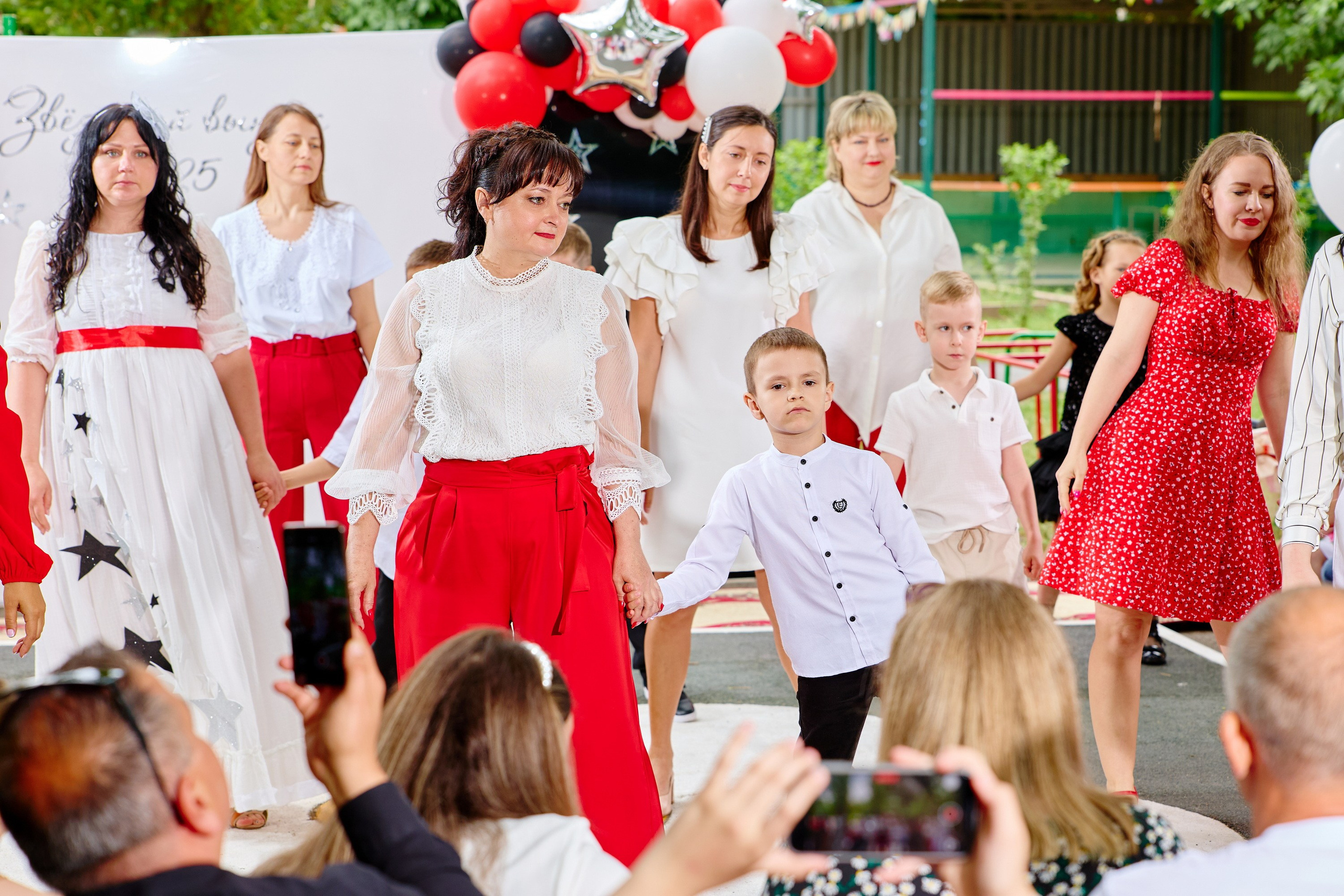 Выпускной 45 сад. Фотограф Выпускные альбомы Таганрог Сергей Коробченко