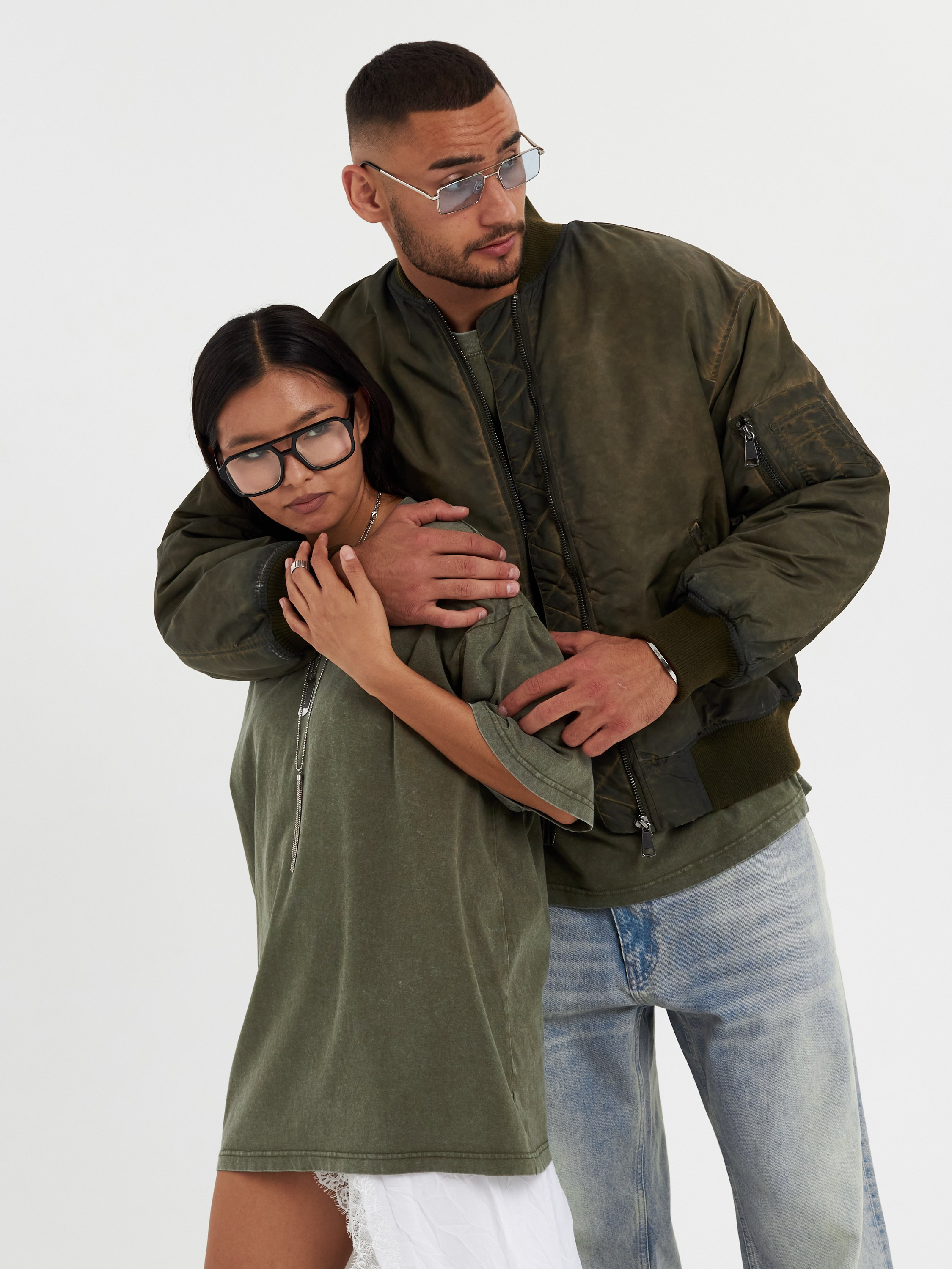 Фотосъемка футболок варенок Екатеринбург Wildberries ВБ Ozon Озон фотосессия одежды Екб заказать цена фотосъемка товара WB тай дай Екб. Фотограф Екатеринбург Анастасия Жерновская | Маркетплейсы и нейрофото