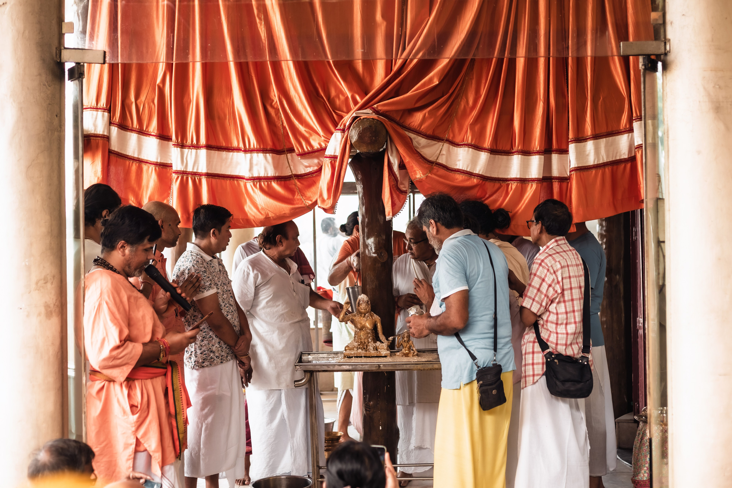 Abhisheka Devraha Baba on Sri Devdas ji maharaj bd. Mariam Bagdasaryan