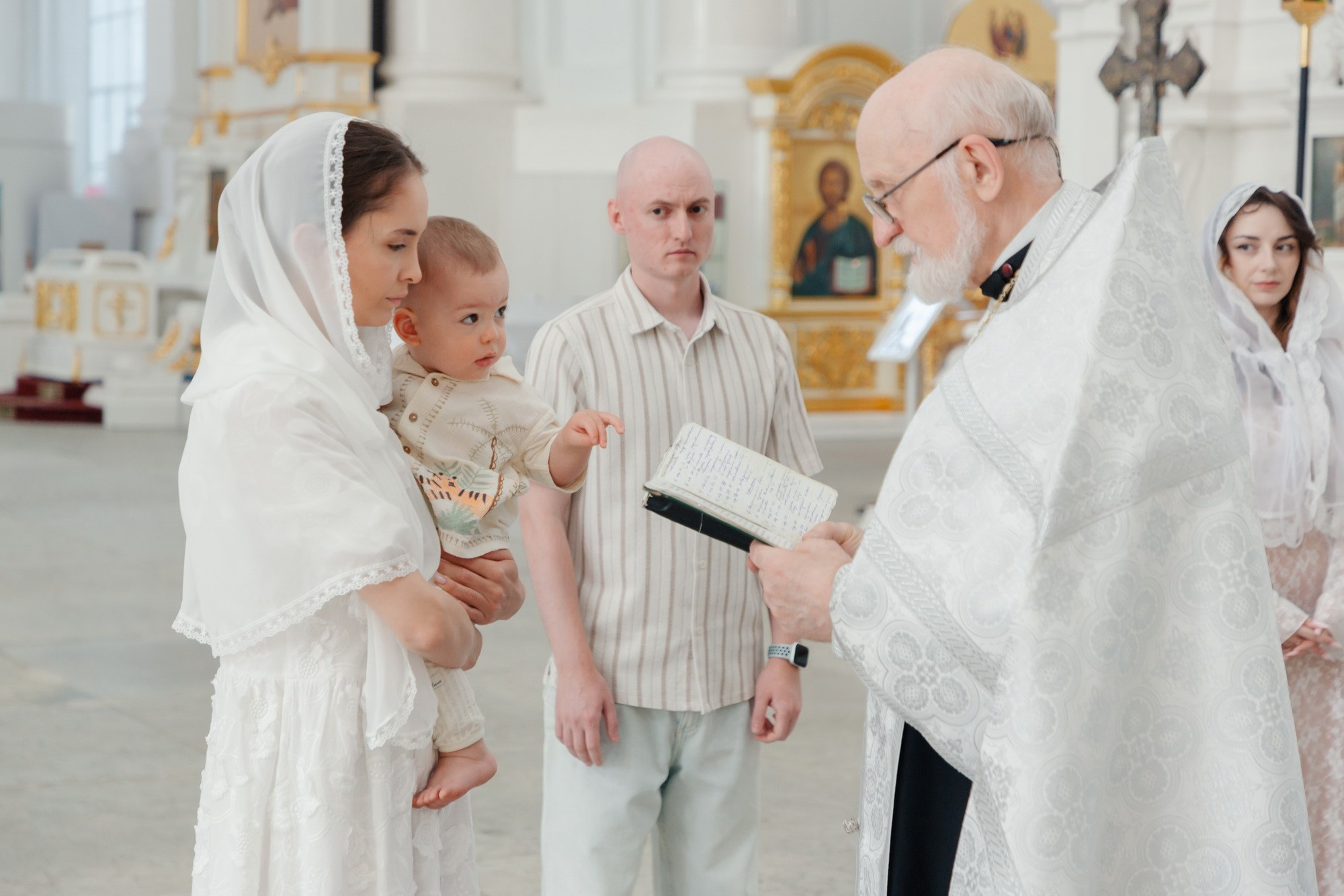 Крещение в Смольном соборе. Фотограф крещение венчание в Петербурге! Помогает подобрать храм и посоветовал душевного батюшку в СПб