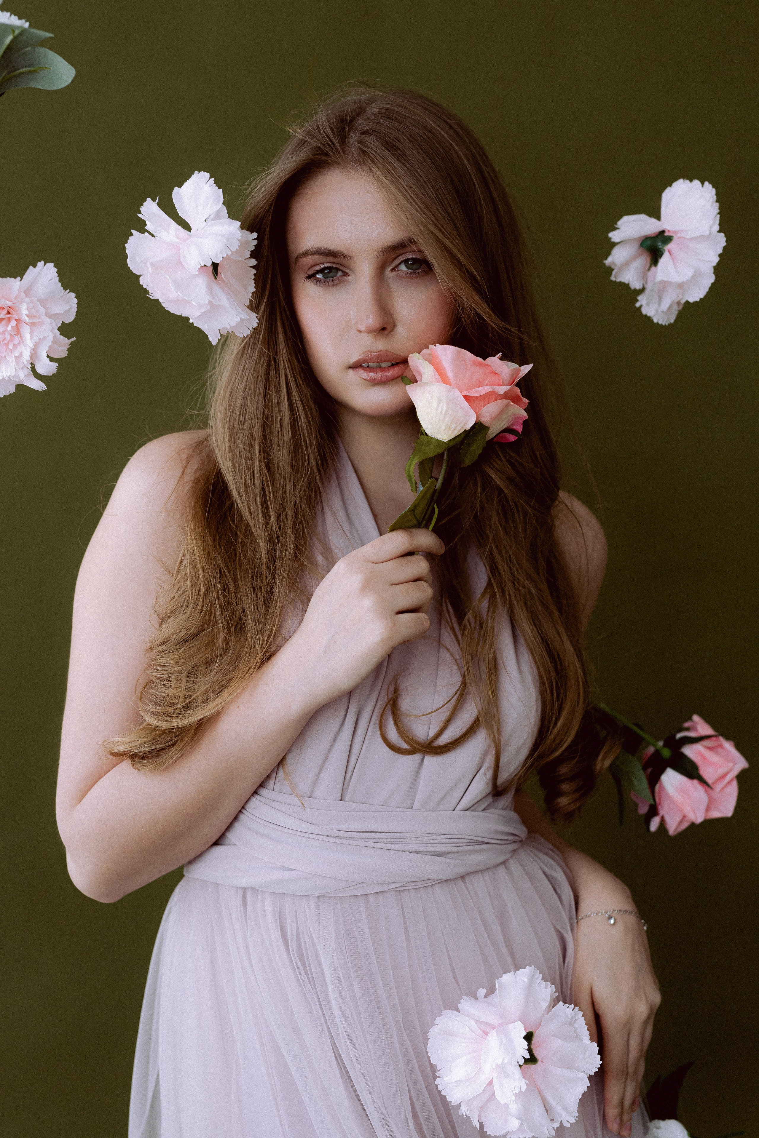 ЦВЕТОЧНАЯ ЭСТЕТИКА — СТУДИЙНЫЙ ПОРТРЕТ. Портретный, семейный и репортажный фотограф в Ставрополе Ульяна Доценко